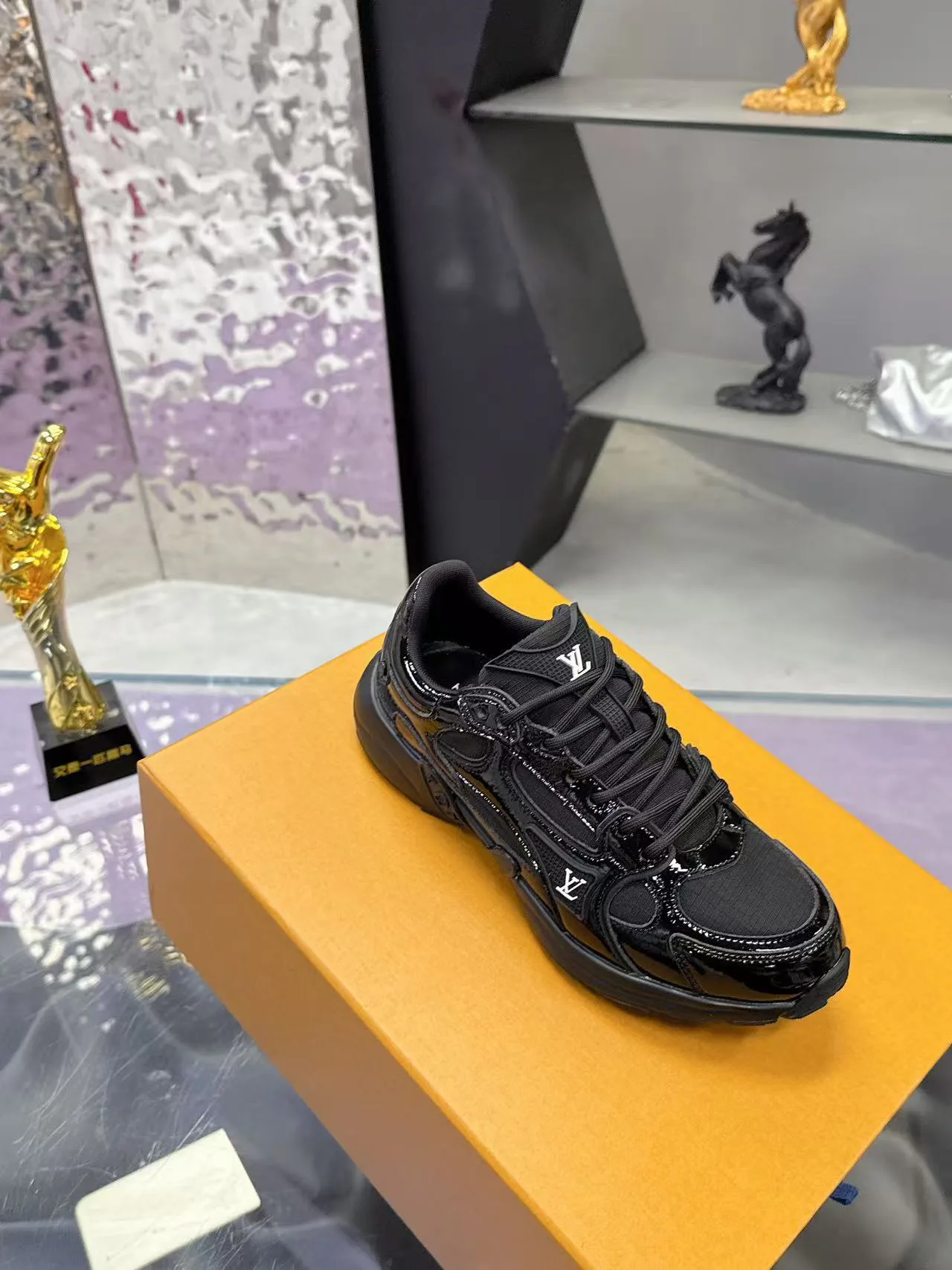 Women's Sneakers LOUIS VUITTON 17530422