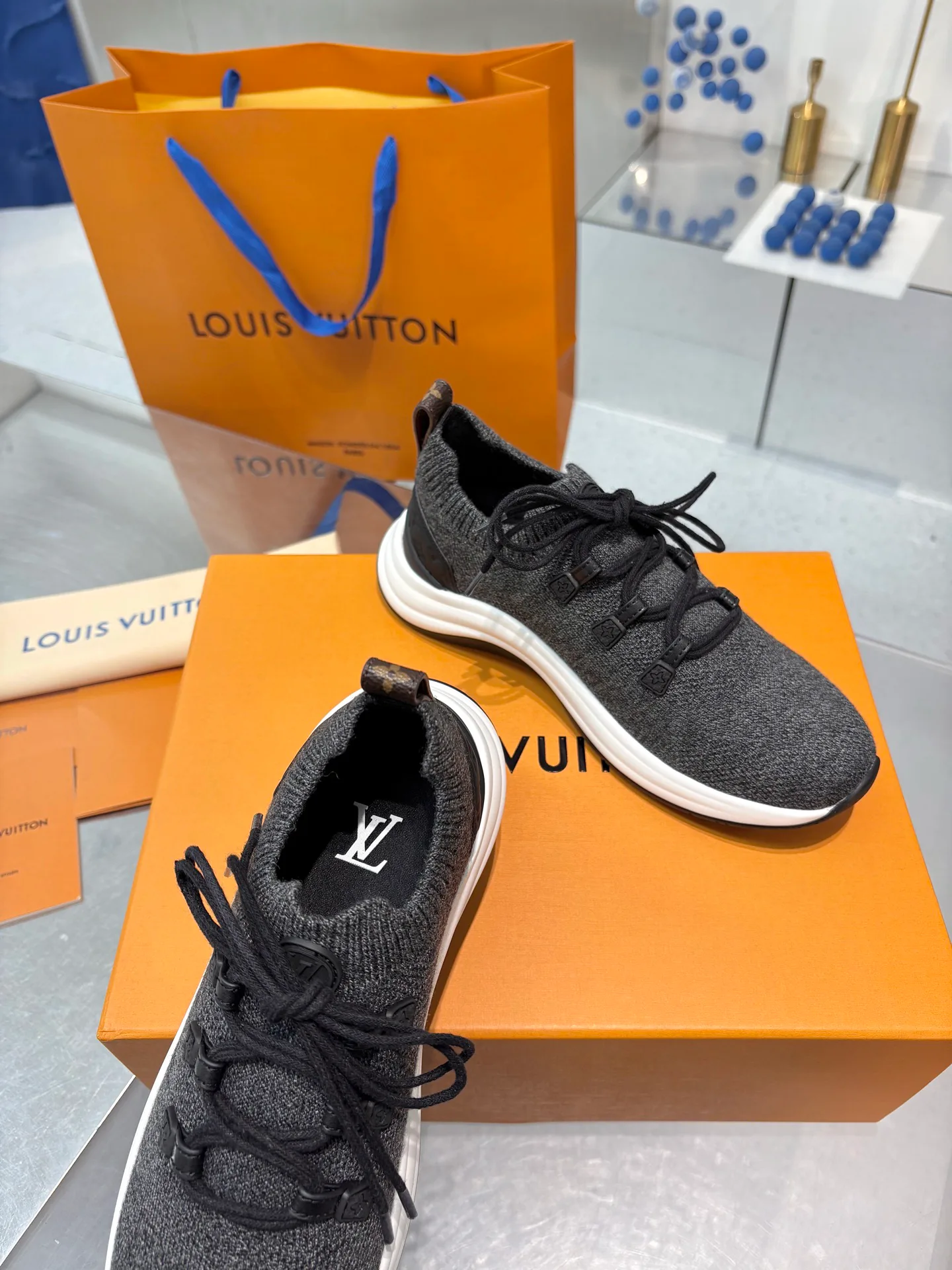 Women's Sneakers LOUIS VUITTON 18055130