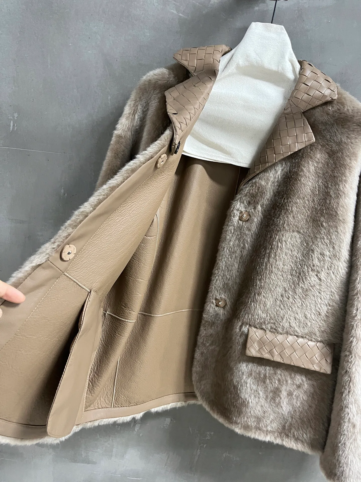 Women's Leather Jackets And Sheepskin Coats BOTTEGA VENETA 18226804