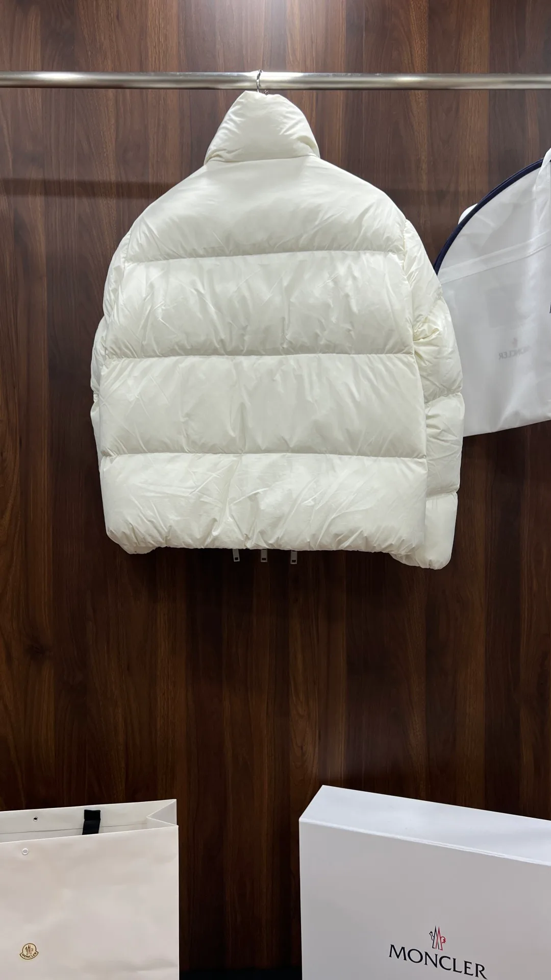 Women's Jackets And Down Jackets MONCLER 18127862