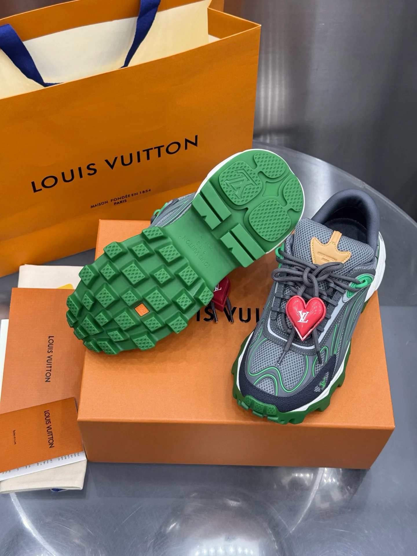 Men's Sneakers LOUIS VUITTON 18202621