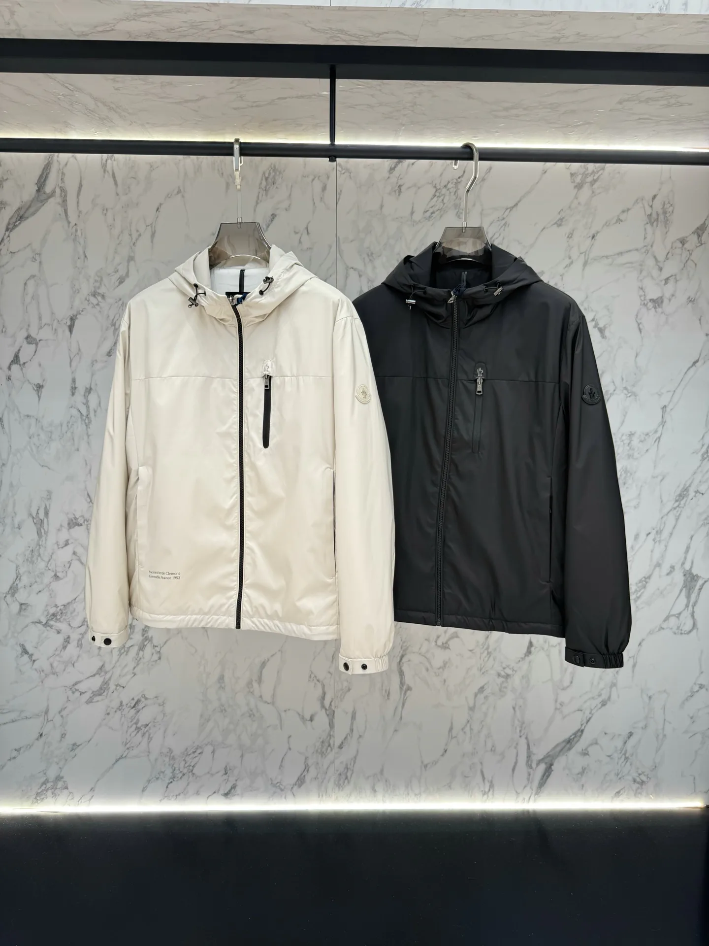 Men's Jackets And Down Jackets MONCLER 17944114