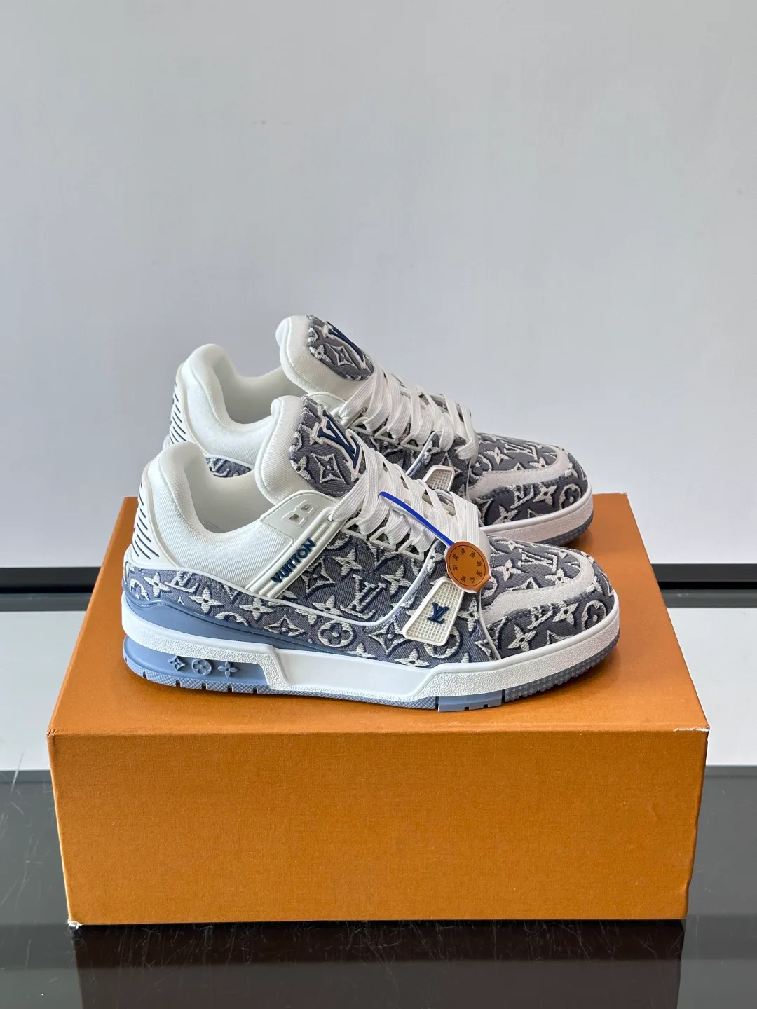 Men's Sneakers LOUIS VUITTON 17588571