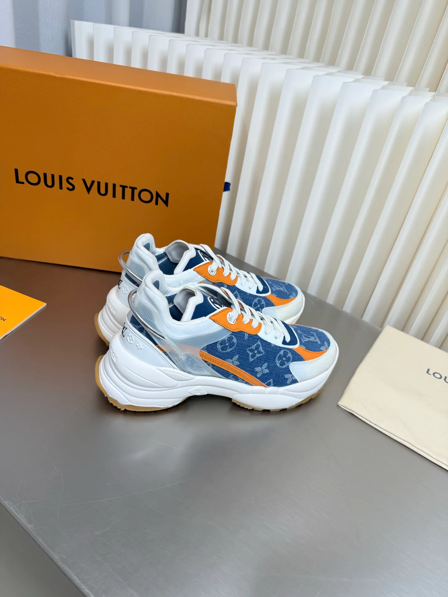 Women's Sneakers LOUIS VUITTON 17873172