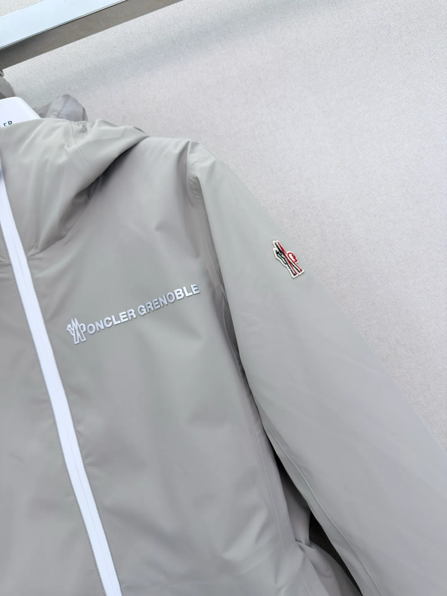 Women's Jackets And Down Jackets MONCLER 18501655