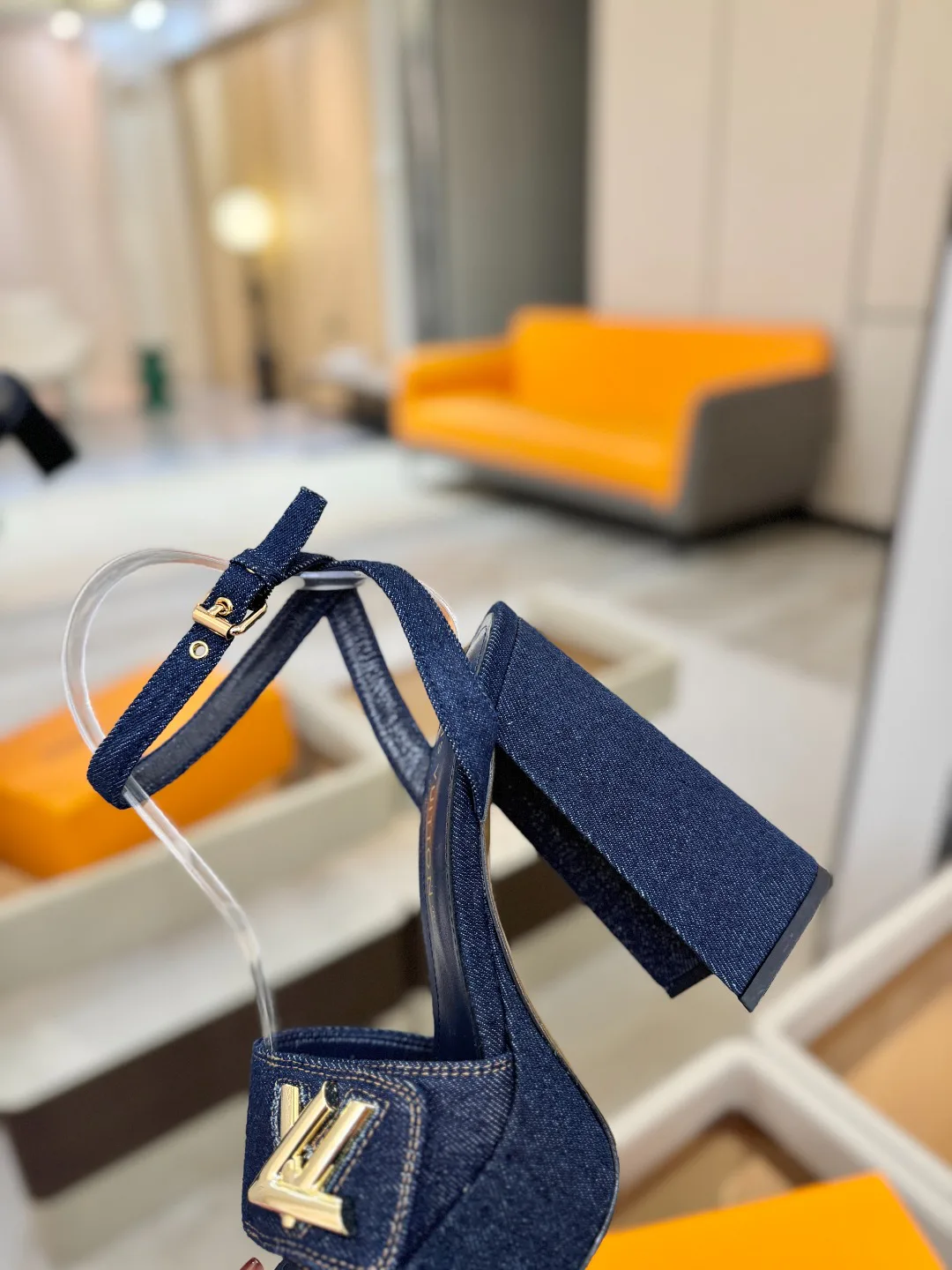 Women's Open-Toe Sandals LOUIS VUITTON 17946845