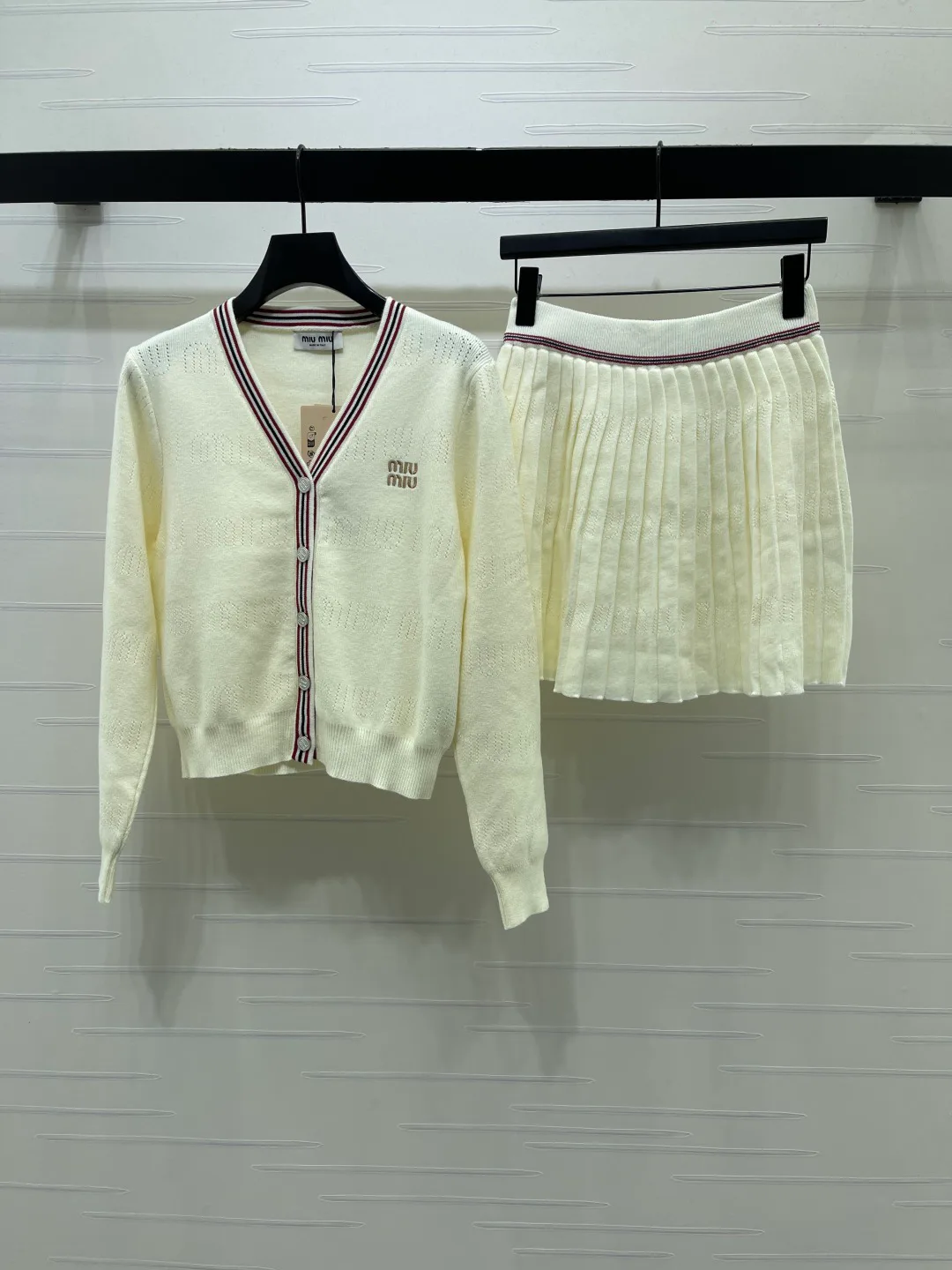 Women's Jumpers And Sweaters MIU MIU 17505702