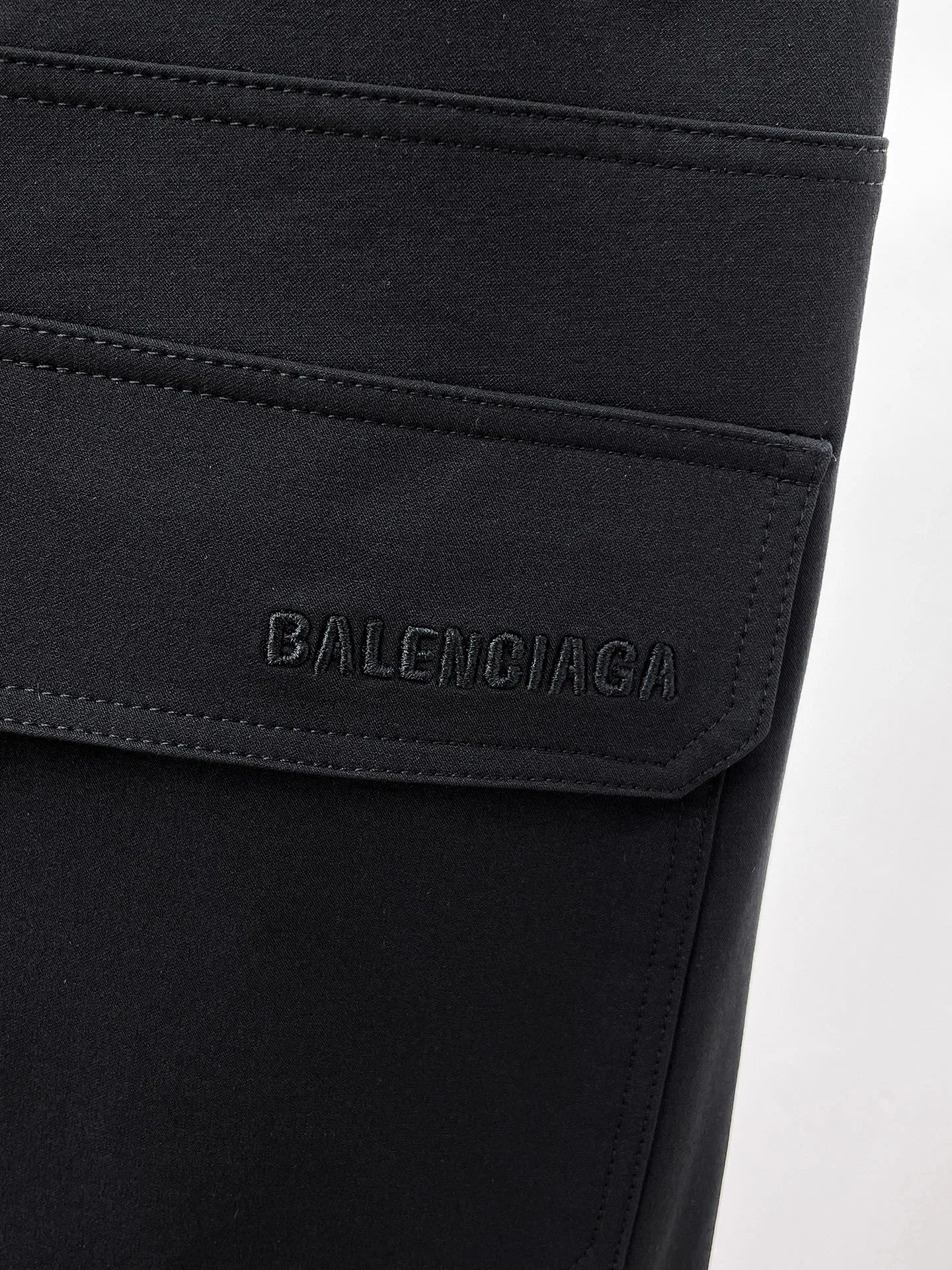 Men's Trousers BALENCIAGA 18197360