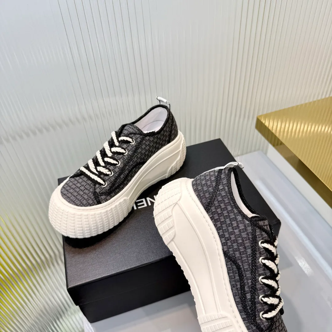 Women's Sneakers CHANEL 18366990