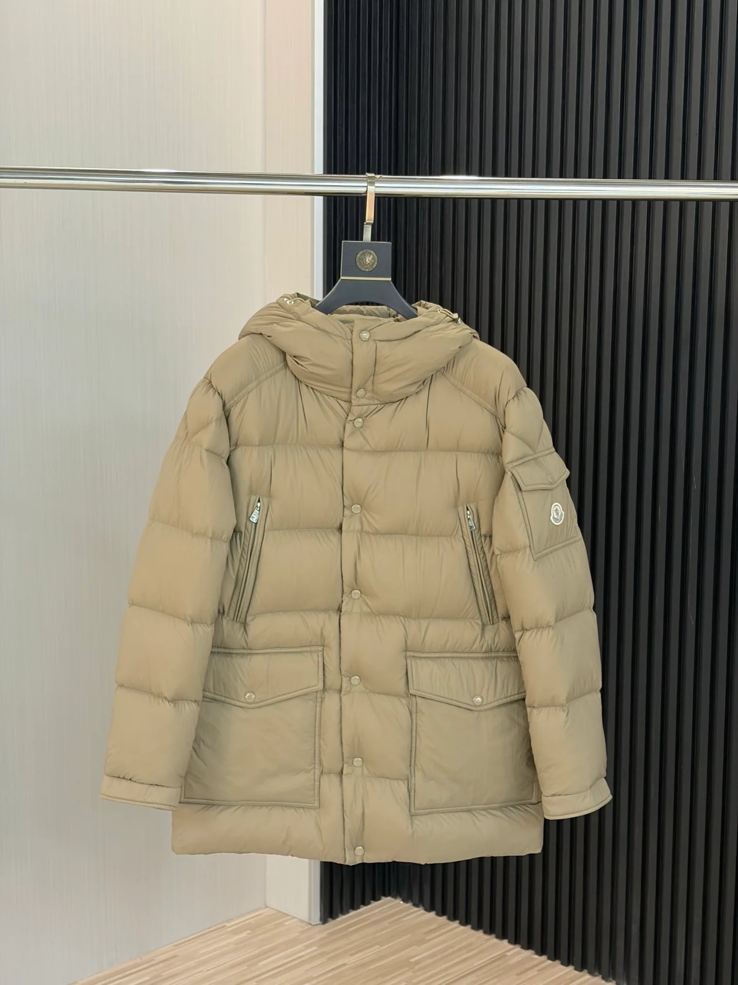 Women's Jackets And Down Jackets MONCLER 18323845