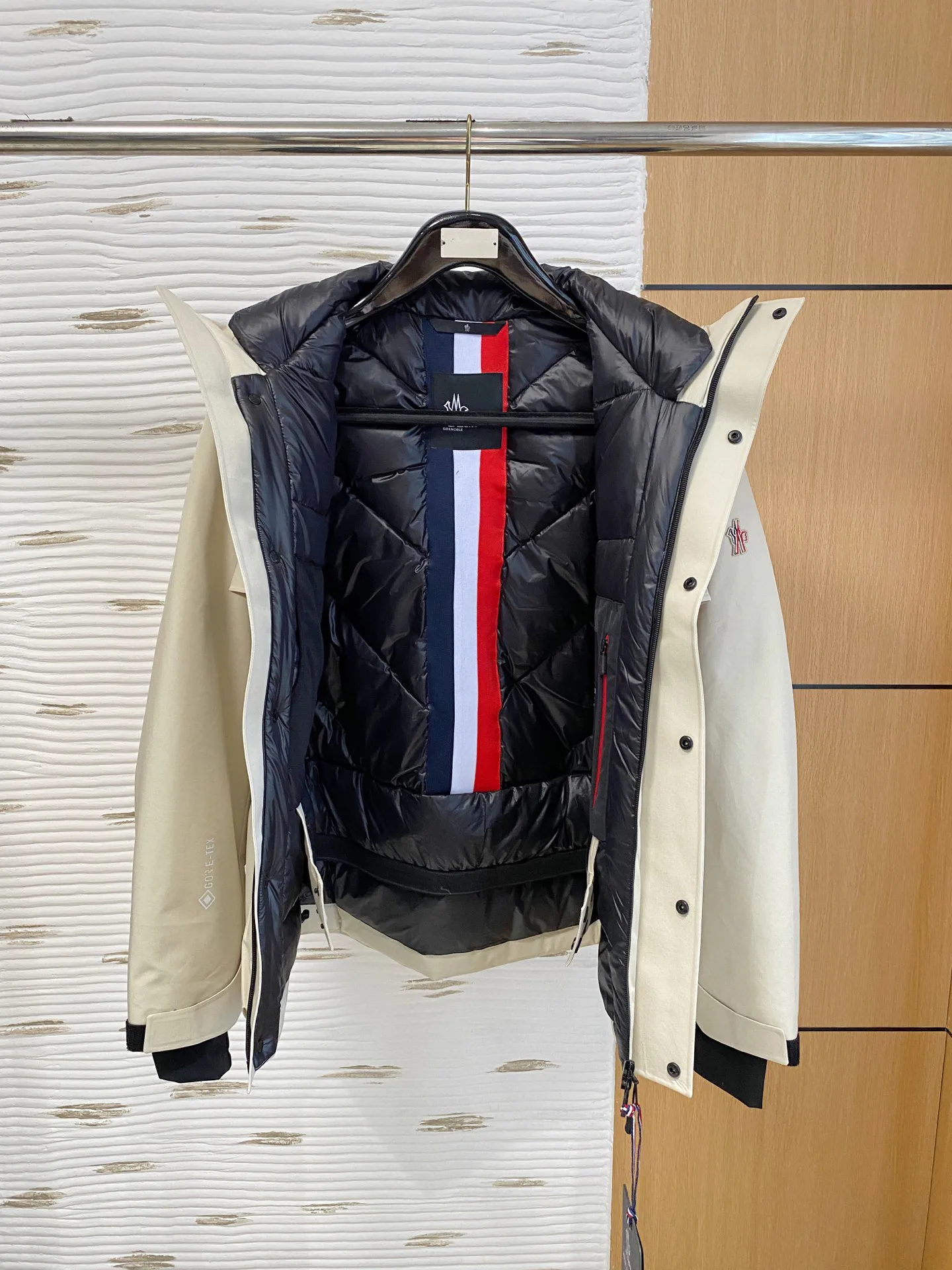 Men's Jackets And Down Jackets MONCLER 18111248