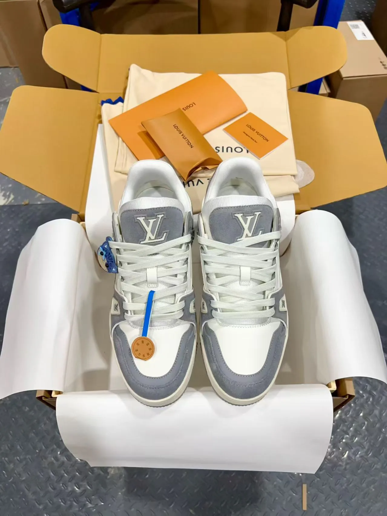 Men's Sneakers LOUIS VUITTON 18170740