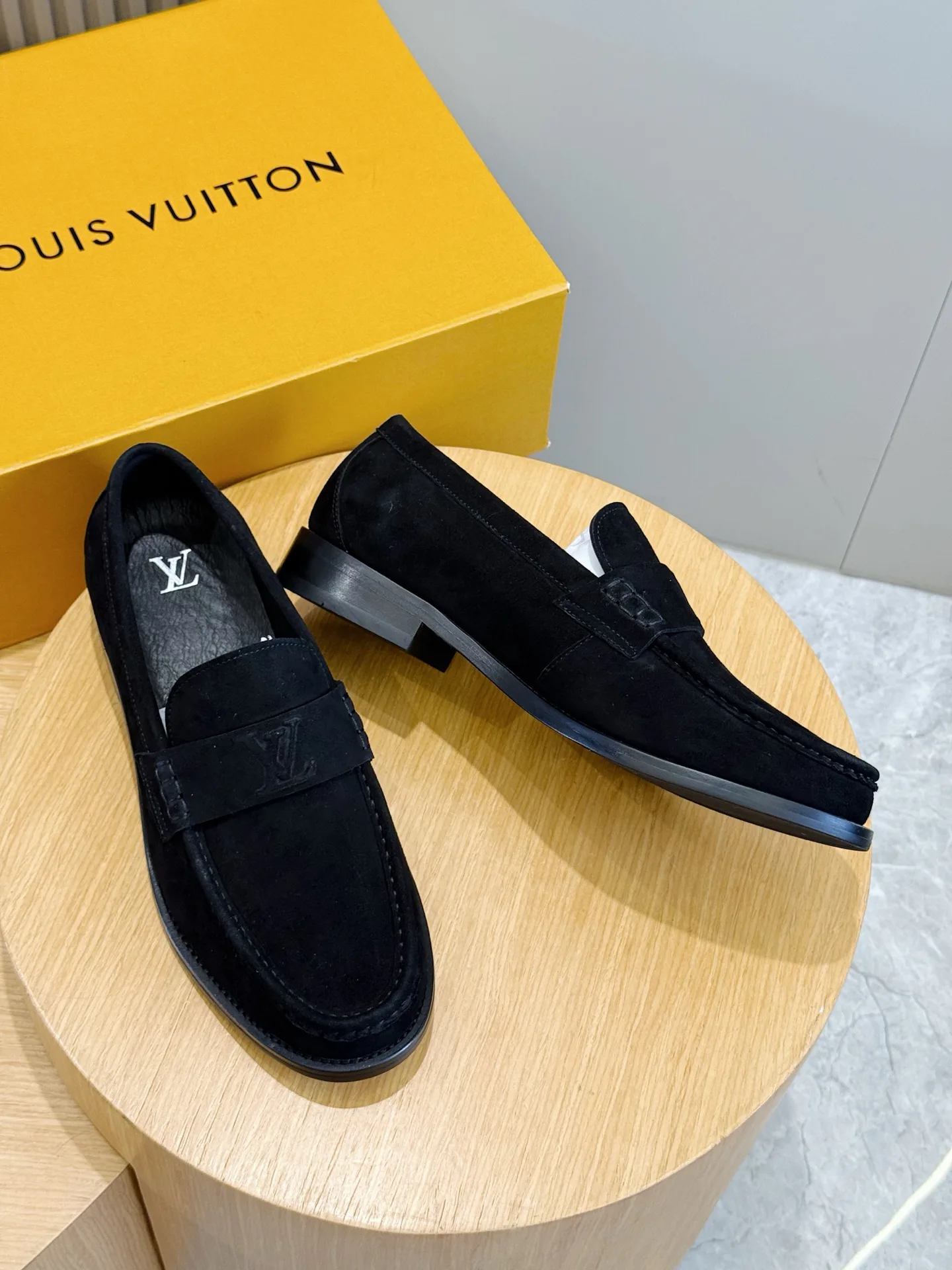 Men's Loafers And Dress Shoes LOUIS VUITTON 18247429