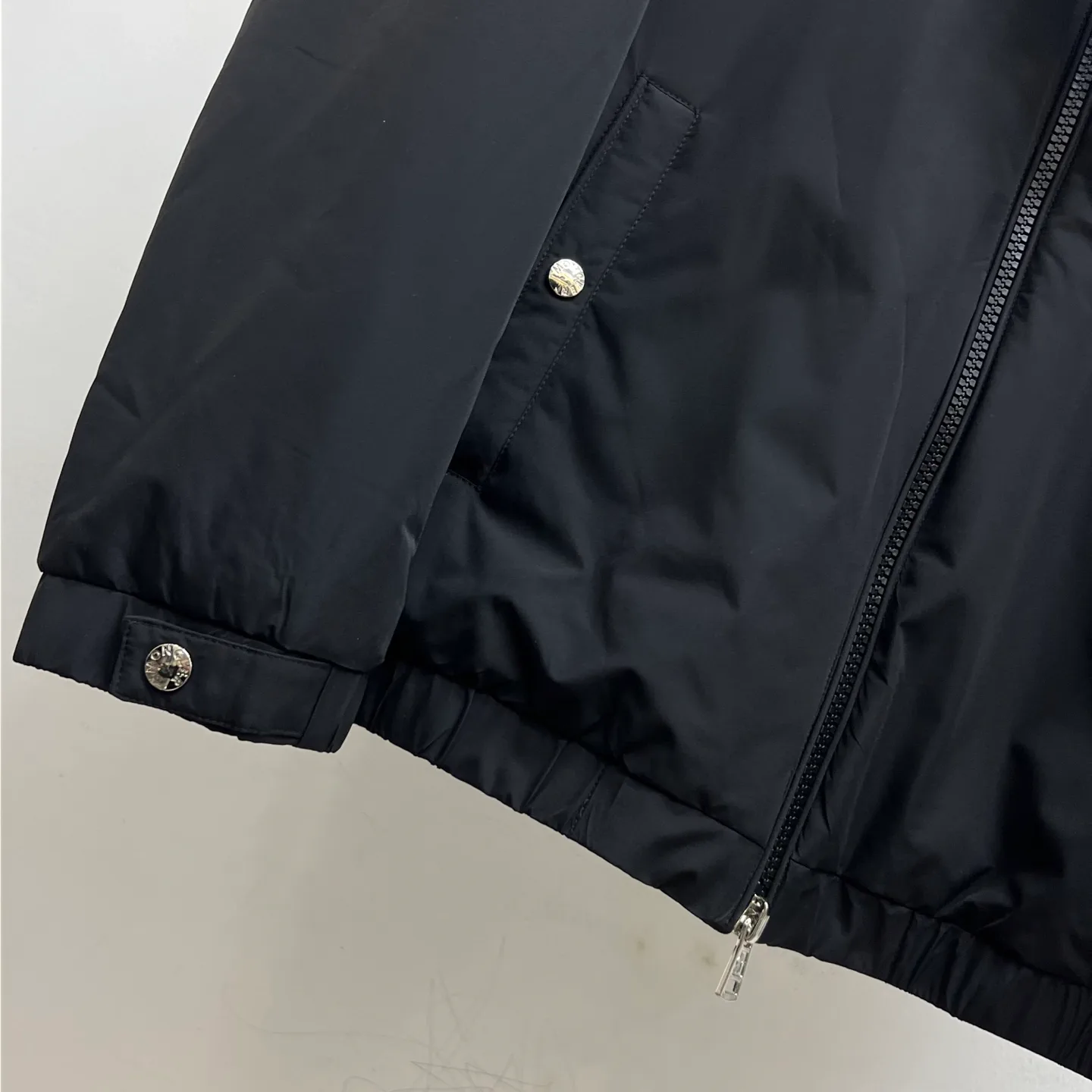 Women's Jackets And Down Jackets MONCLER 17340711