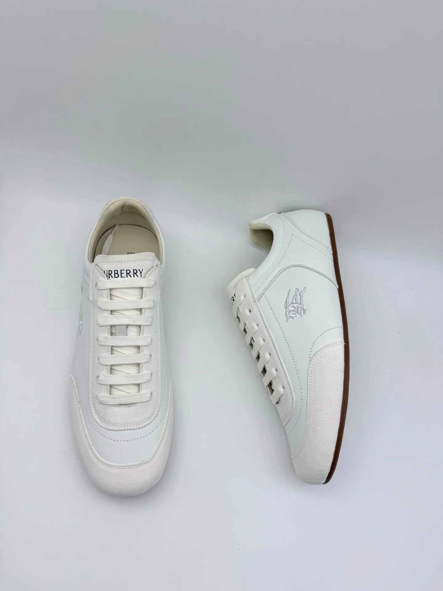 Кроссовки Женские Burberry 18589209