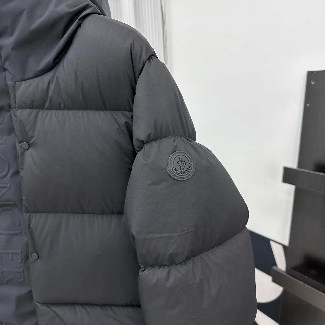 Women's Jackets And Down Jackets MONCLER 18415705
