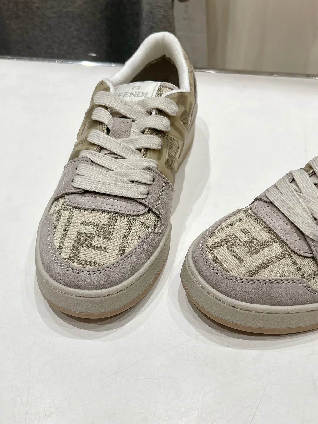 Women's Sneakers FENDI 17908444