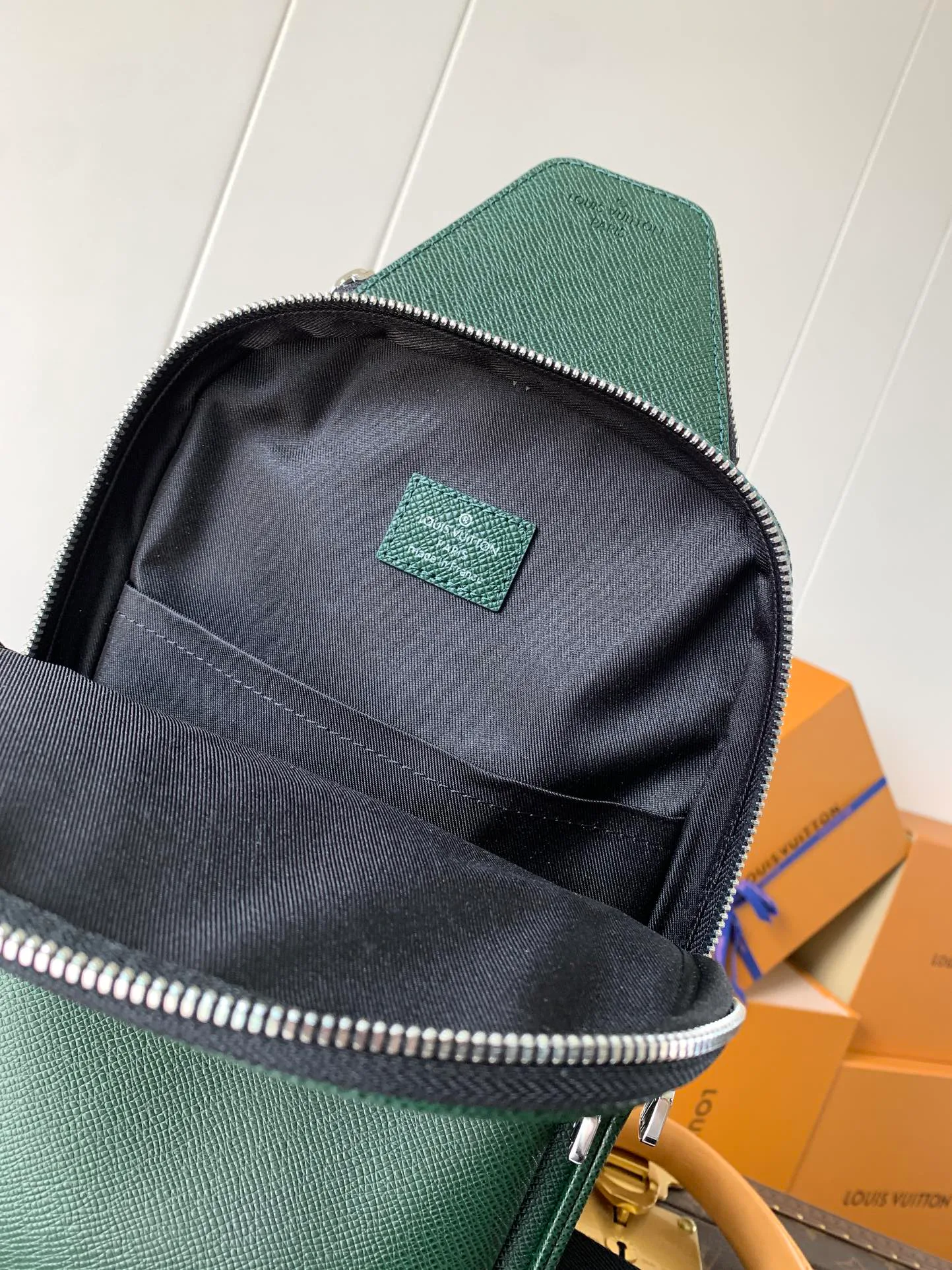 Women's Shoulder Bags LOUIS VUITTON 17948725