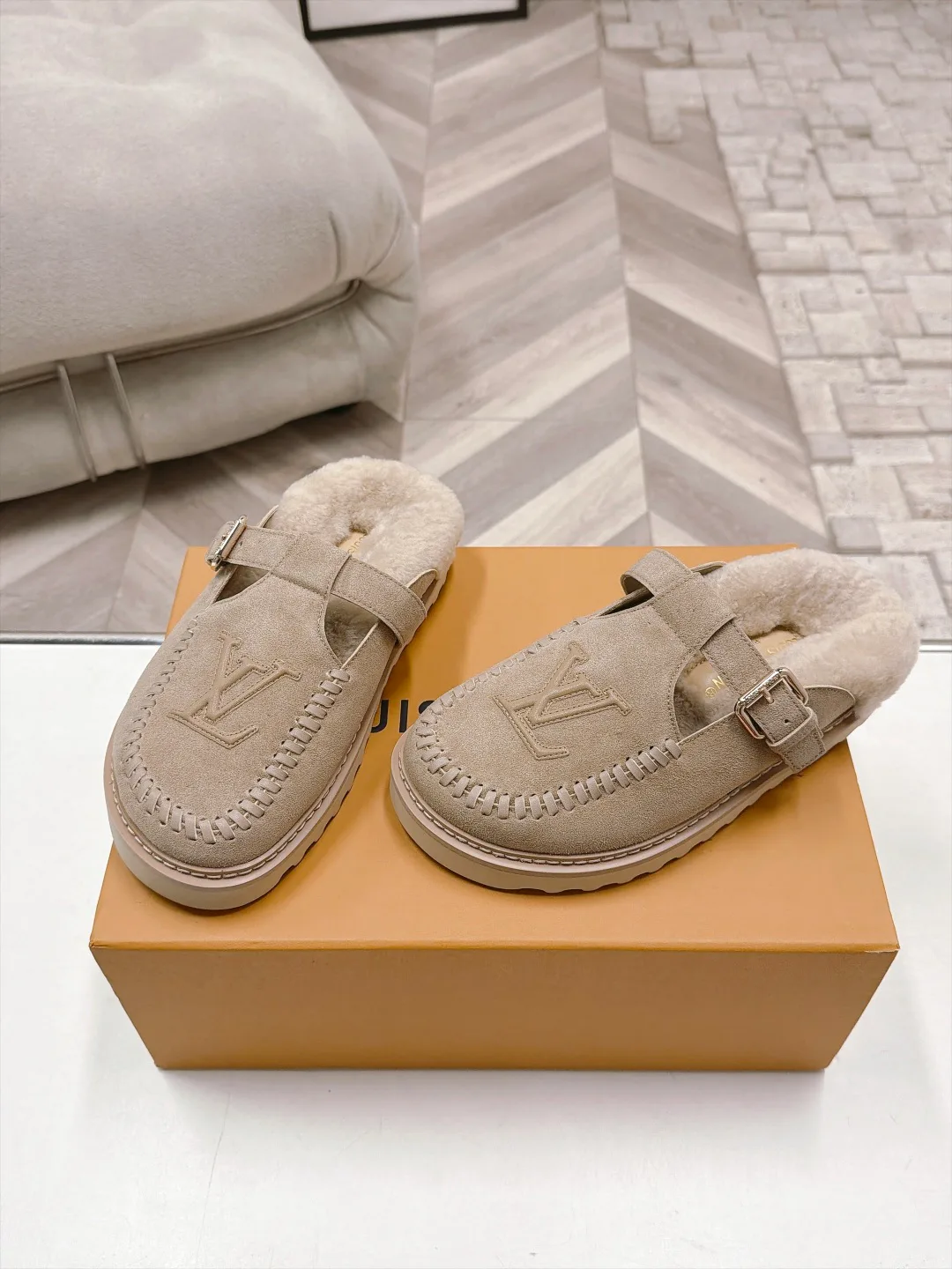 Women's Mules And Clogs LOUIS VUITTON 18366822