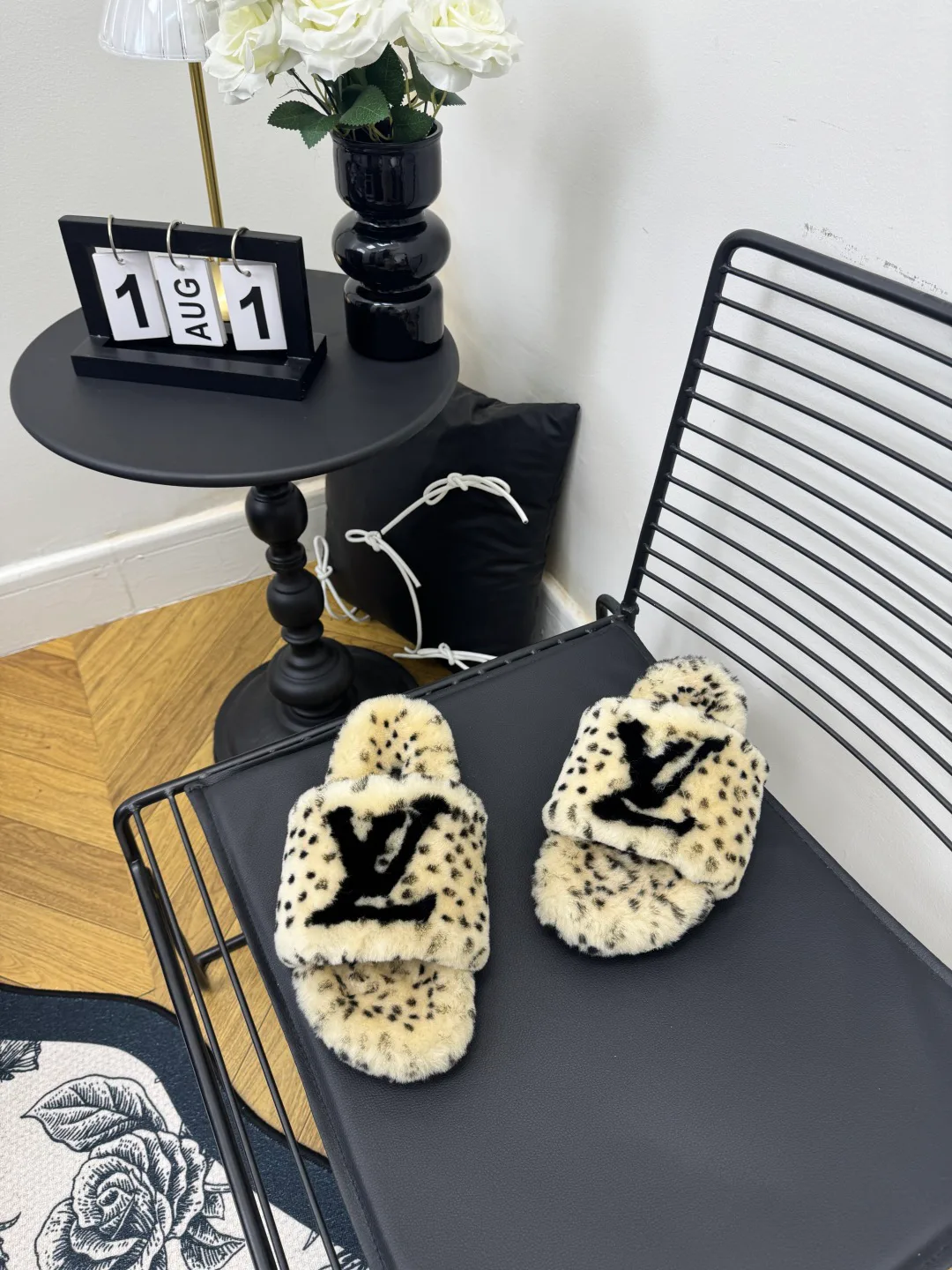 Women's Slippers LOUIS VUITTON 18366817