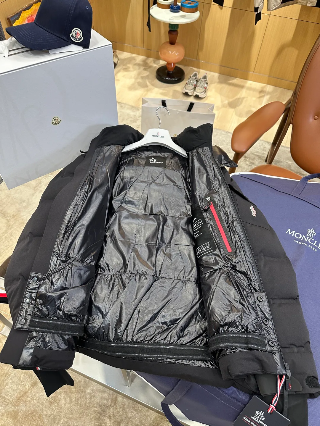 Men's Jackets And Down Jackets MONCLER 18359913