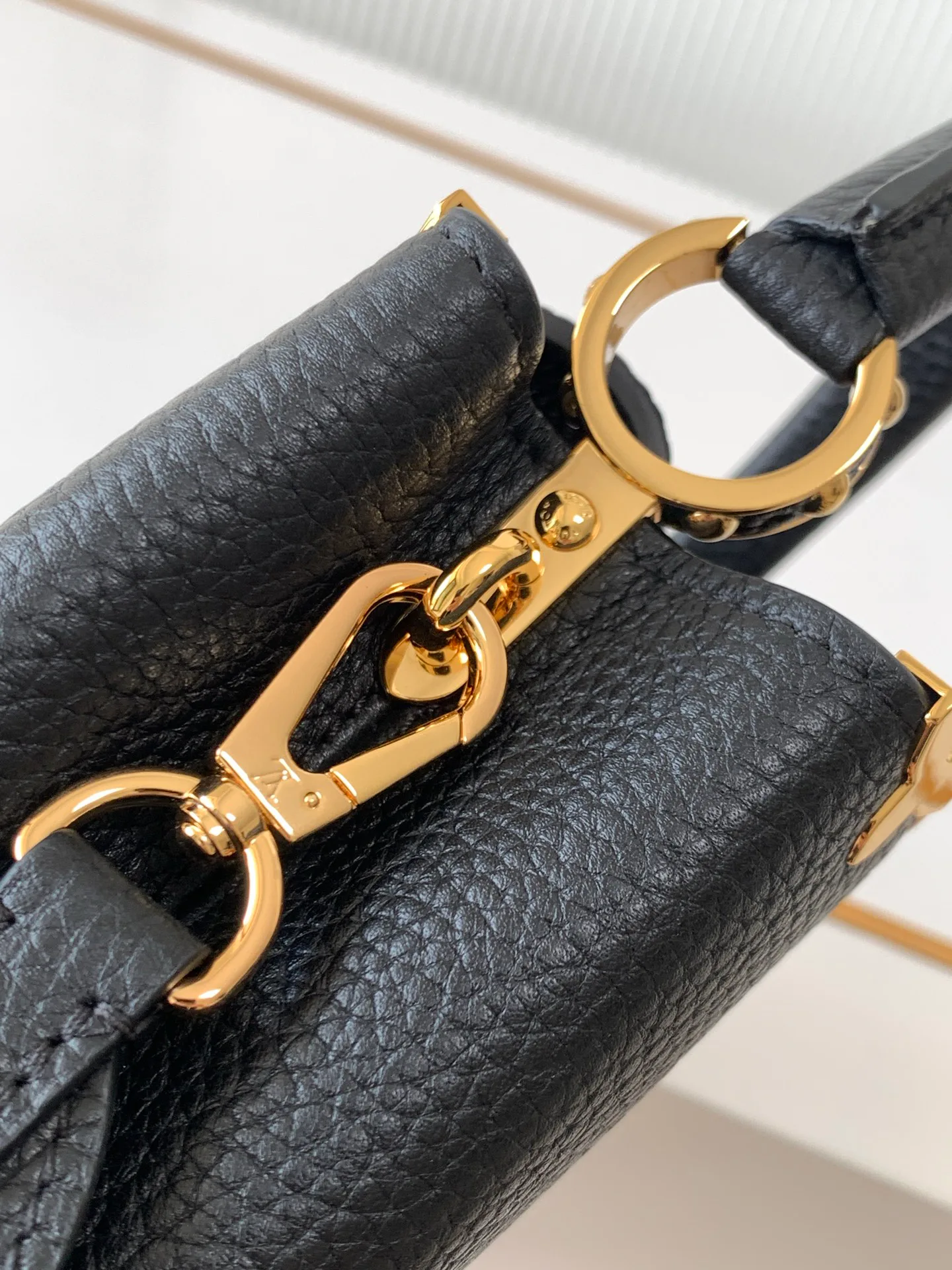 Women's Classic Handbags LOUIS VUITTON 17802975