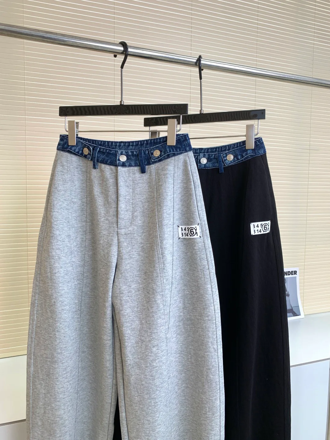 Women's Trousers MAISON MARGIELA 18017071