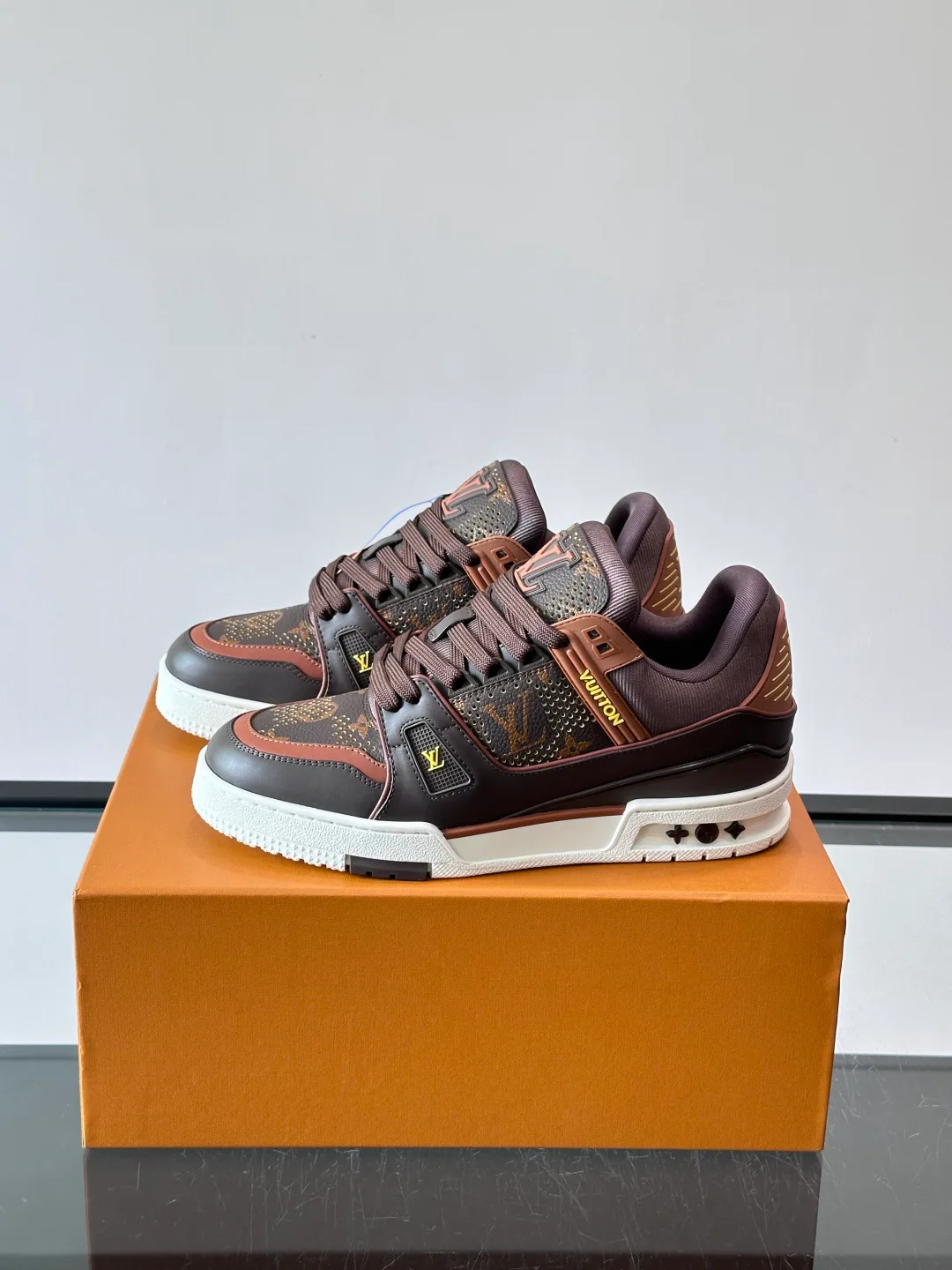 Women's Sneakers LOUIS VUITTON 17349546