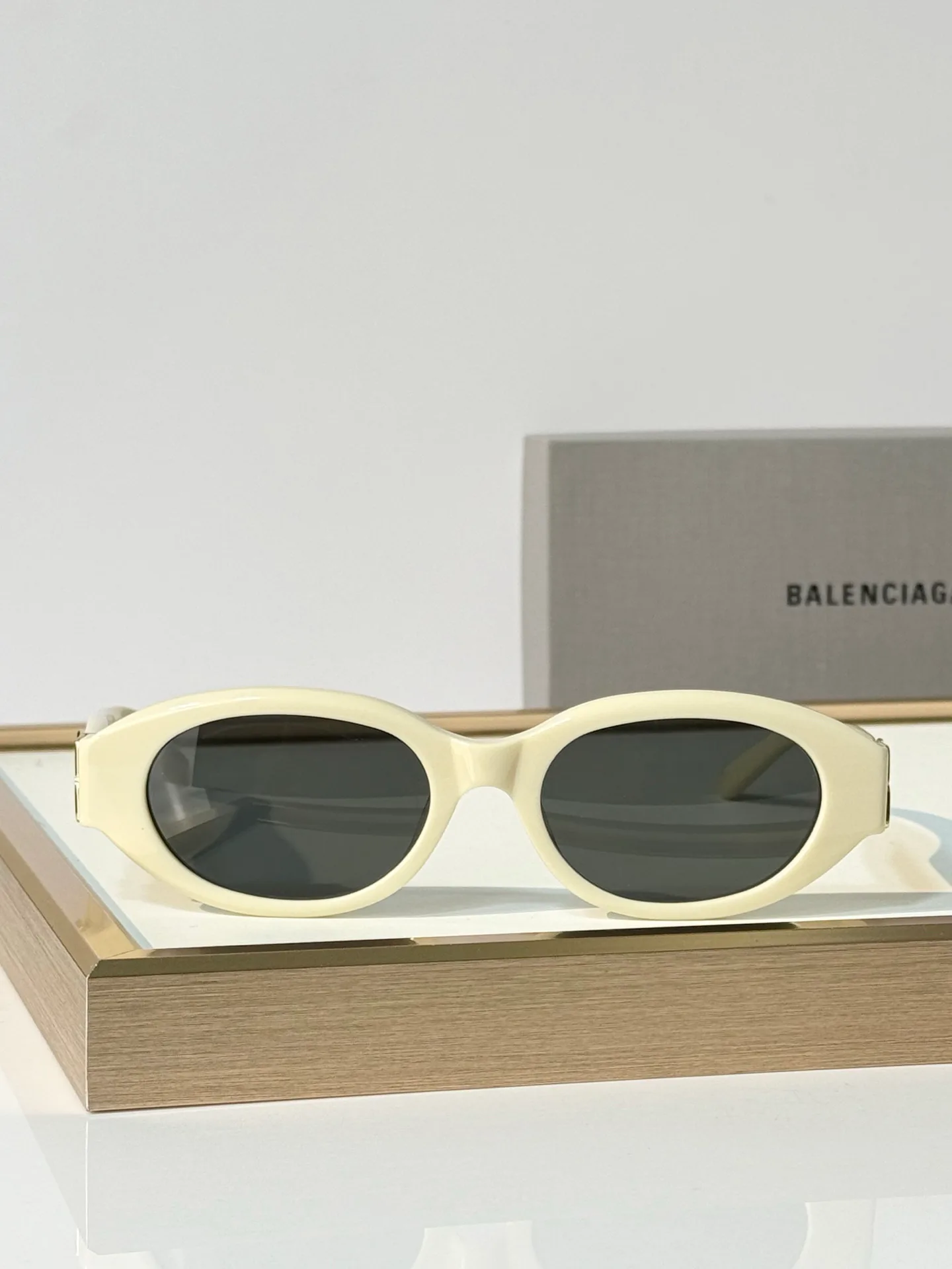 Очки Balenciaga 18602811