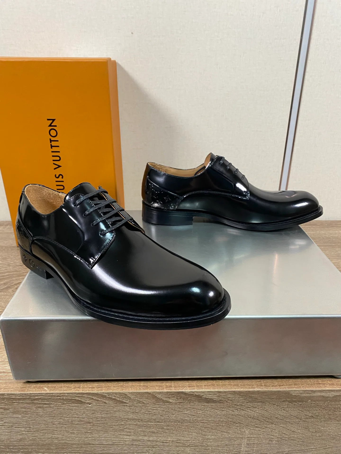 Men's Loafers And Dress Shoes LOUIS VUITTON 18078676