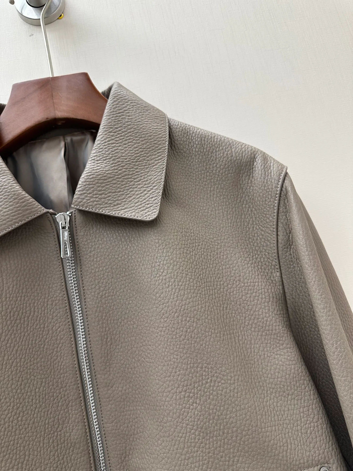 Women's Leather Jackets And Sheepskin Coats HERMES 18060879