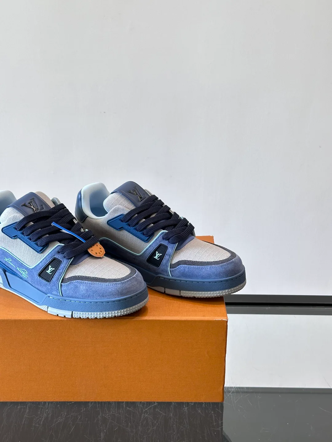 Men's Sneakers LOUIS VUITTON 17588543