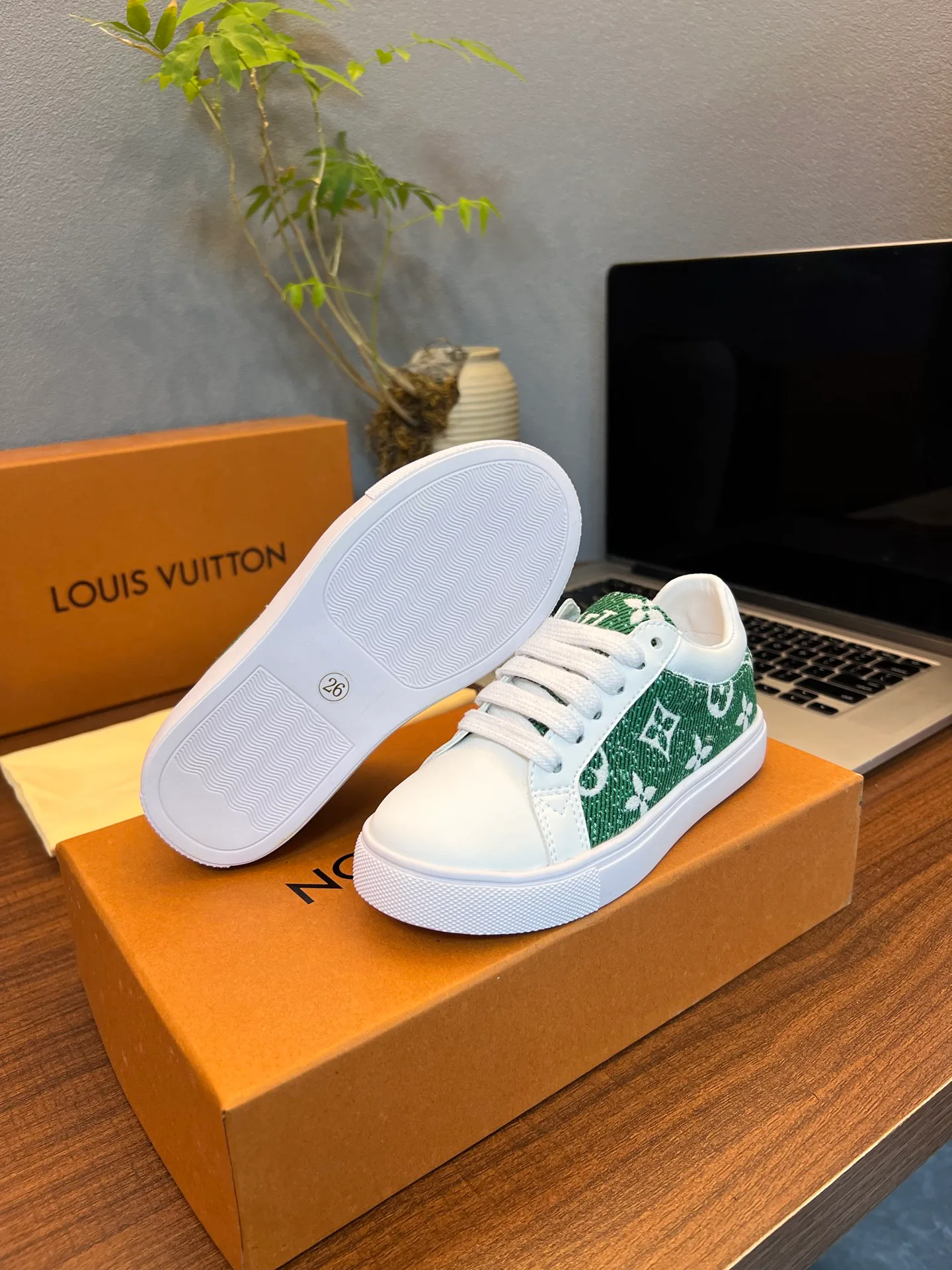 Women's Sneakers LOUIS VUITTON 18077539