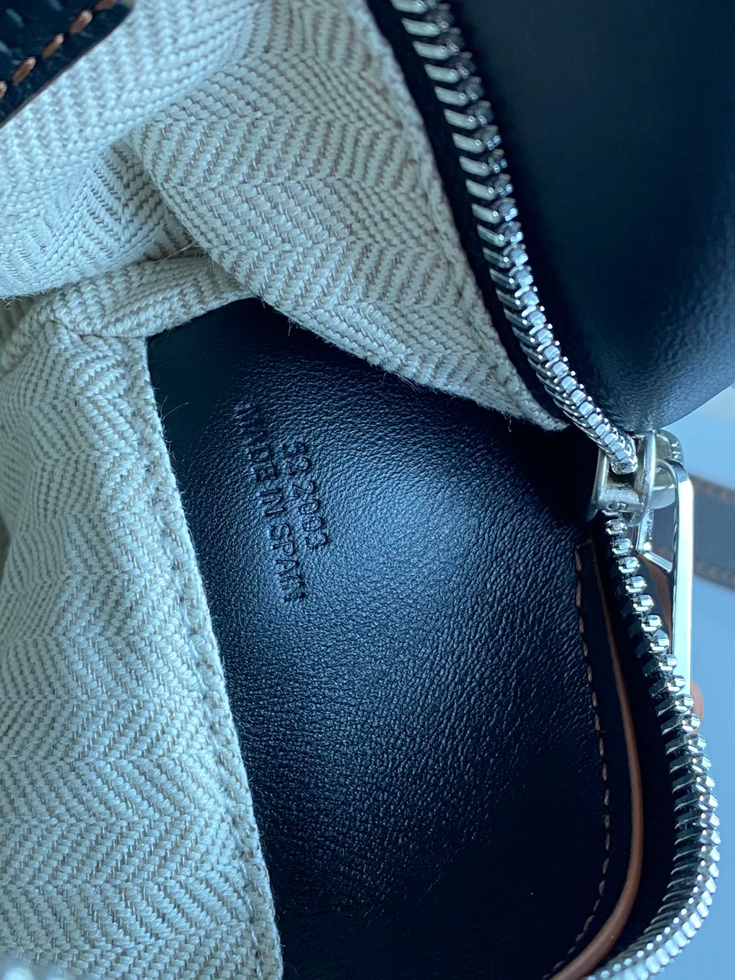 Women's Classic Handbags LOEWE 17271518
