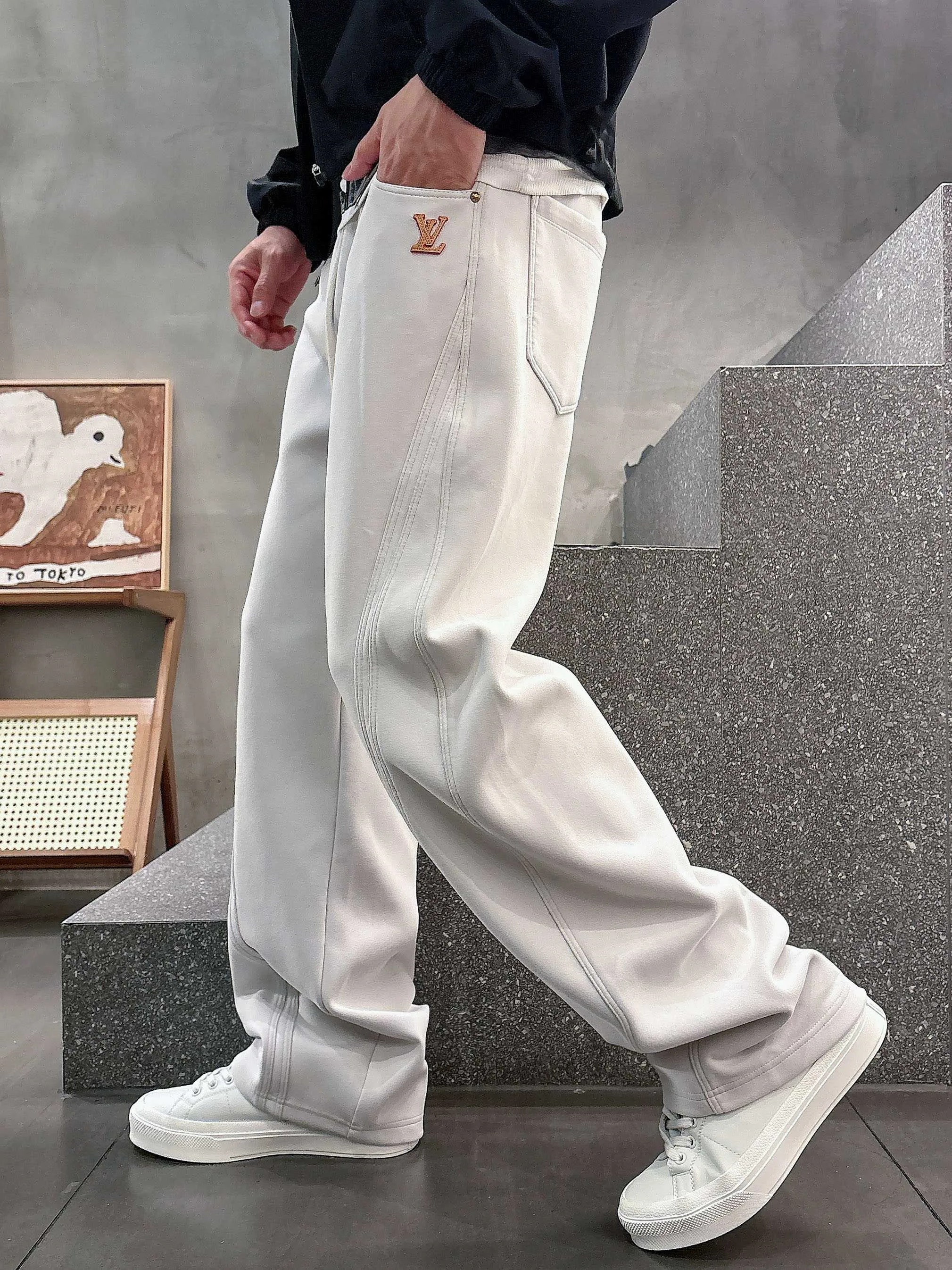 Men's Trousers LOUIS VUITTON 18368682