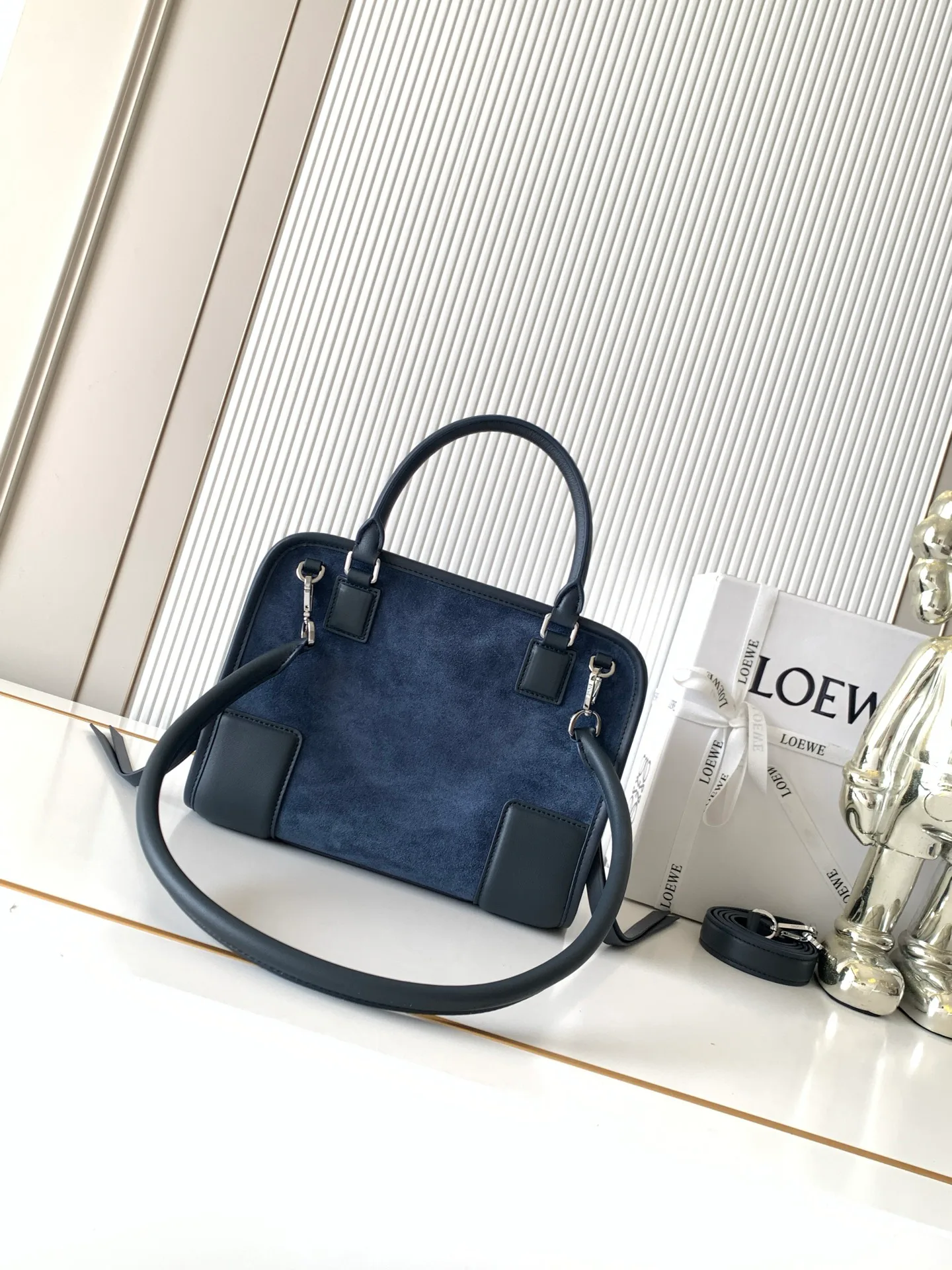 Women's Classic Handbags LOEWE 18004761