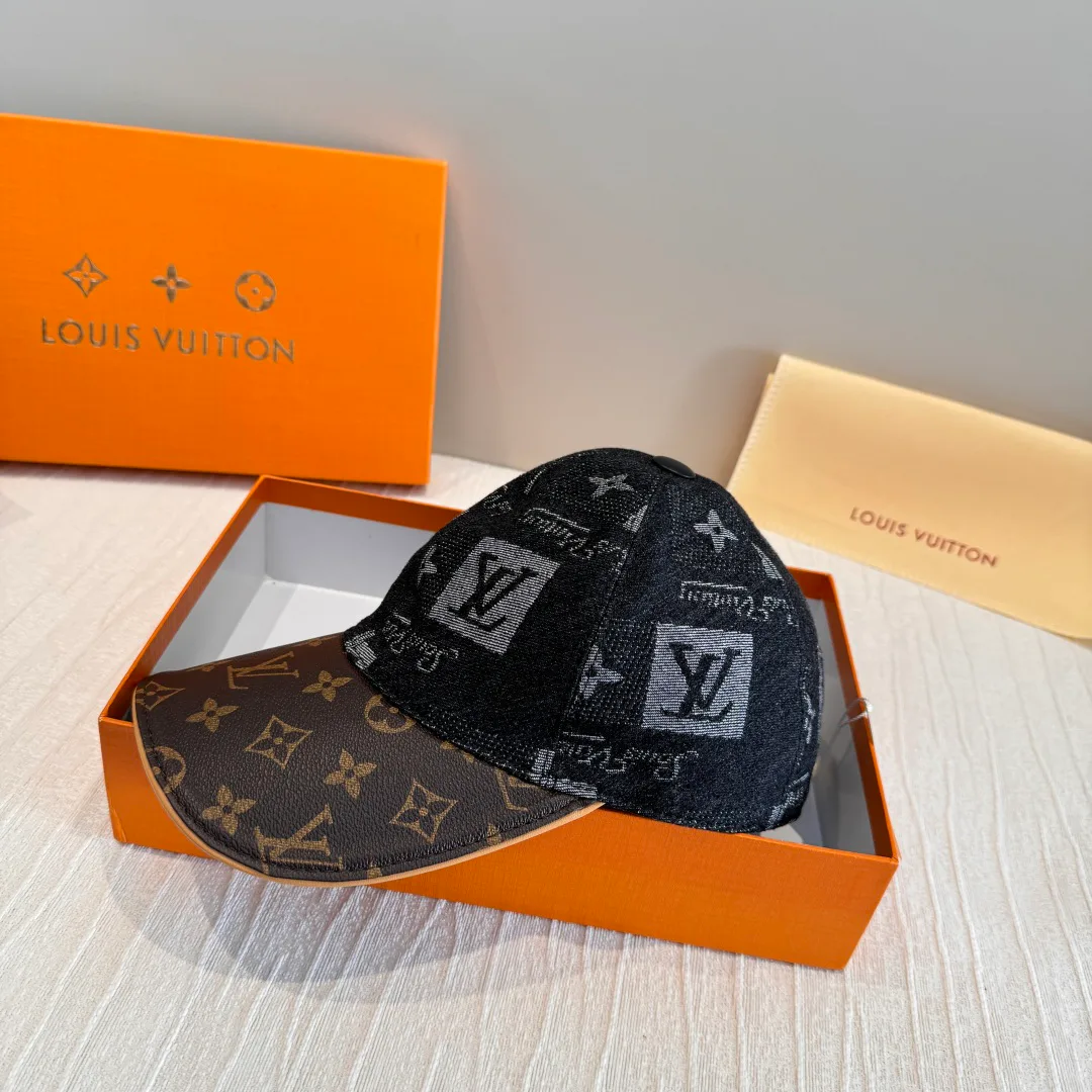 Hats LOUIS VUITTON 18105215