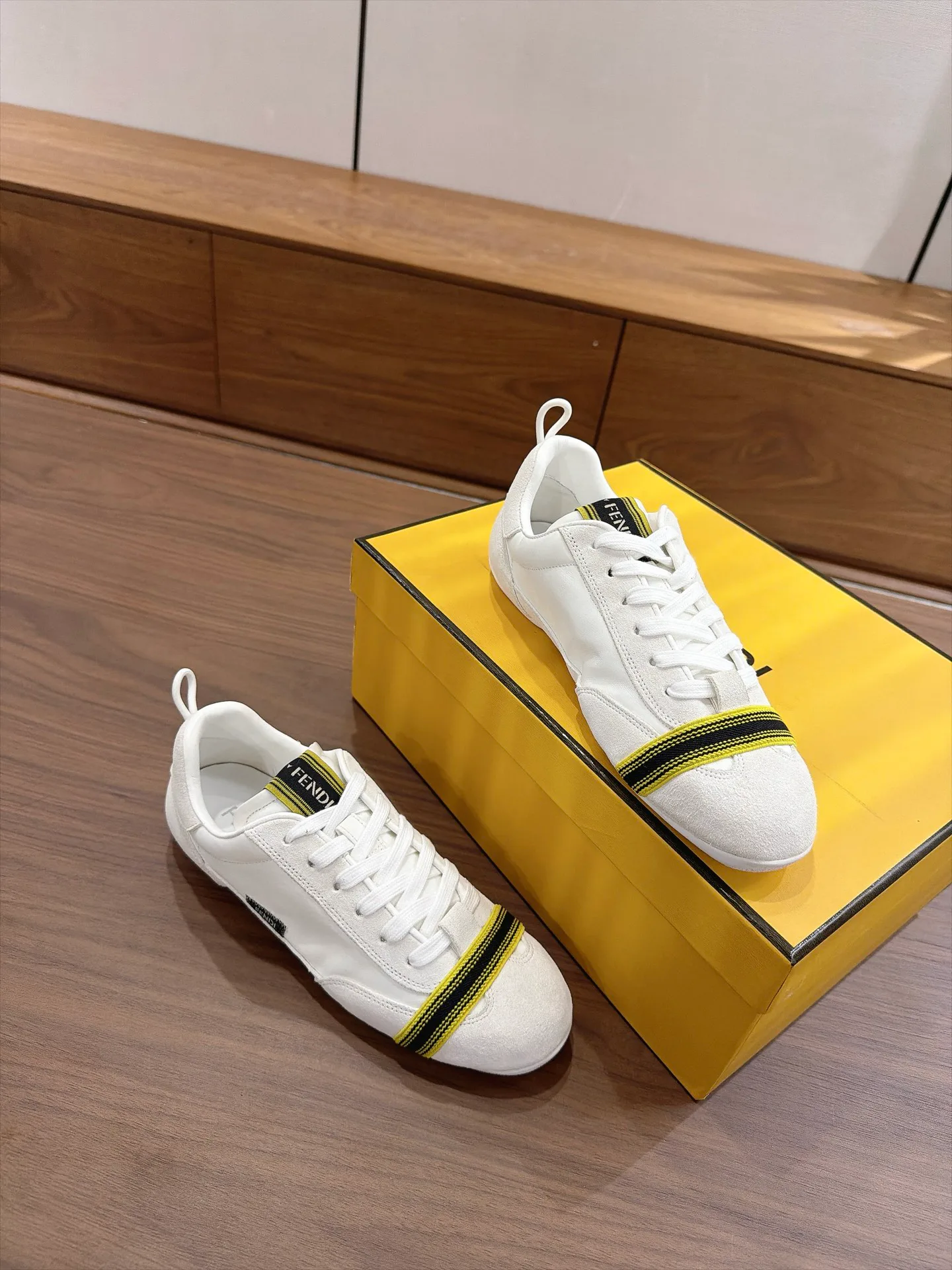 Women's Sneakers FENDI 18373648