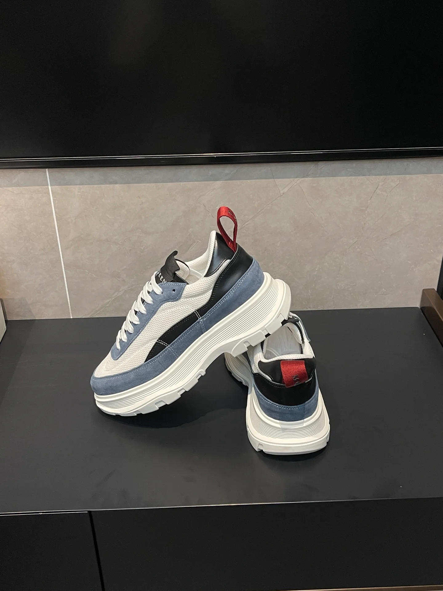 Women's Sneakers ALEXANDER MCQUEEN 18363949