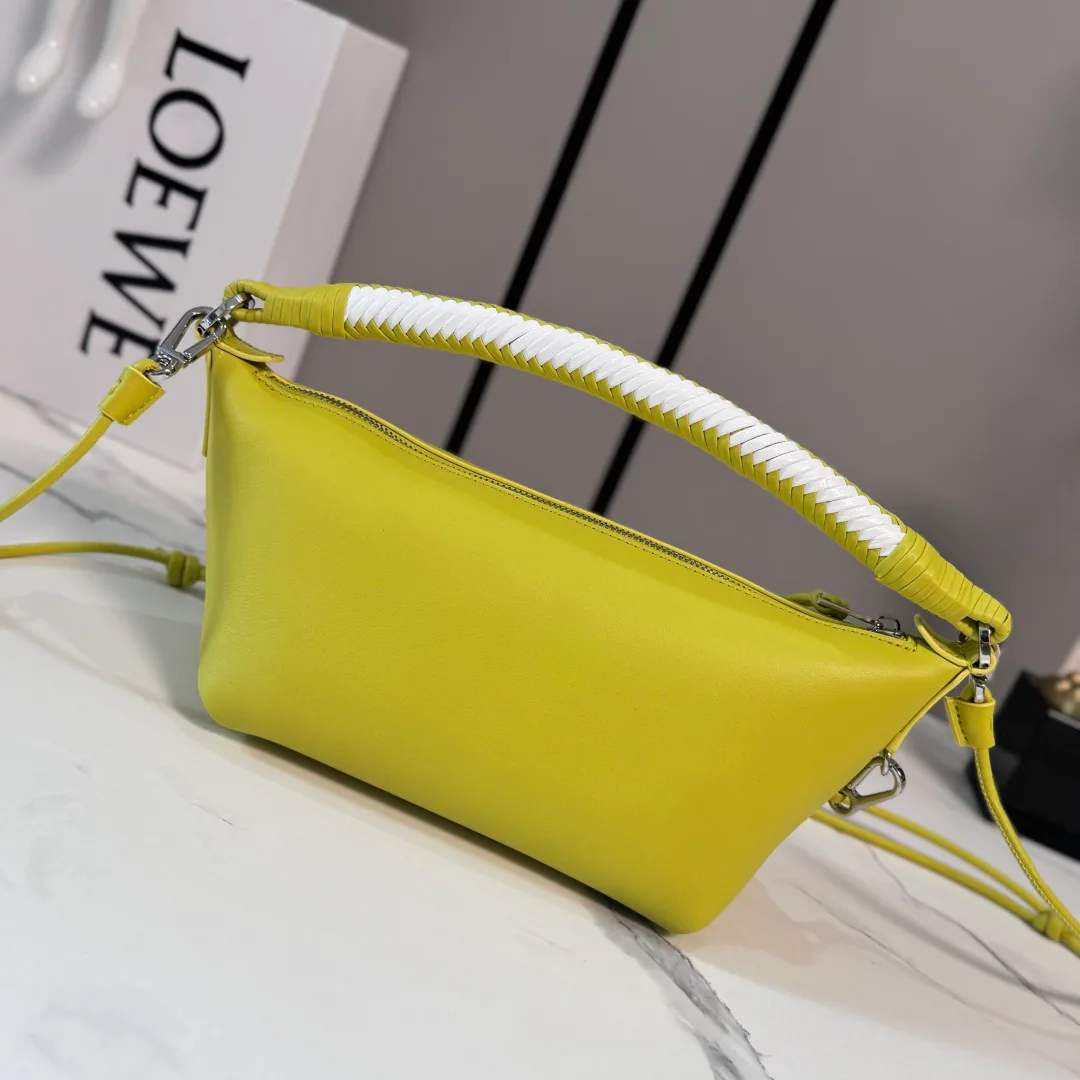 Women's Classic Handbags LOEWE 17678700