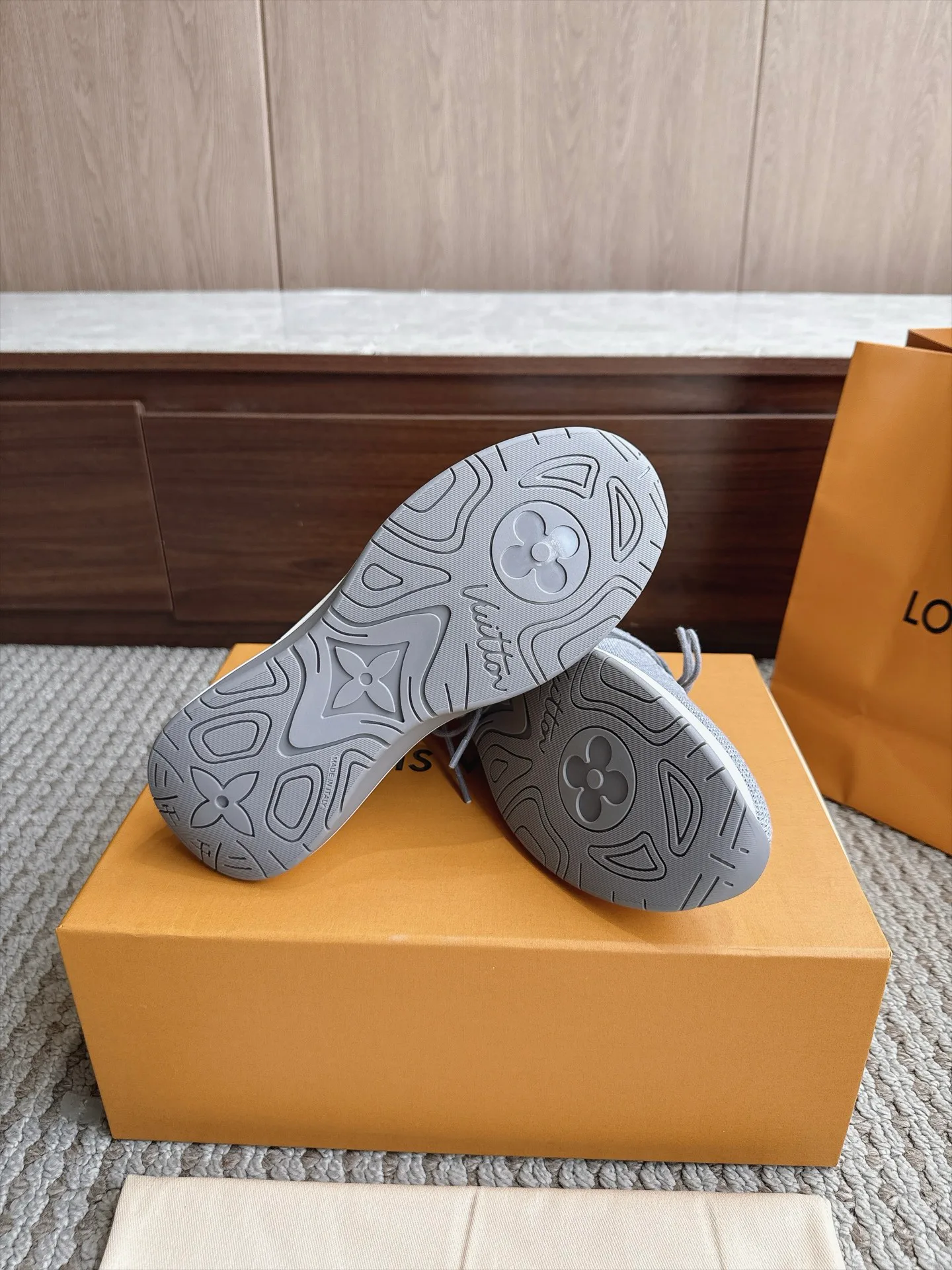 Men's Sneakers LOUIS VUITTON 18333247