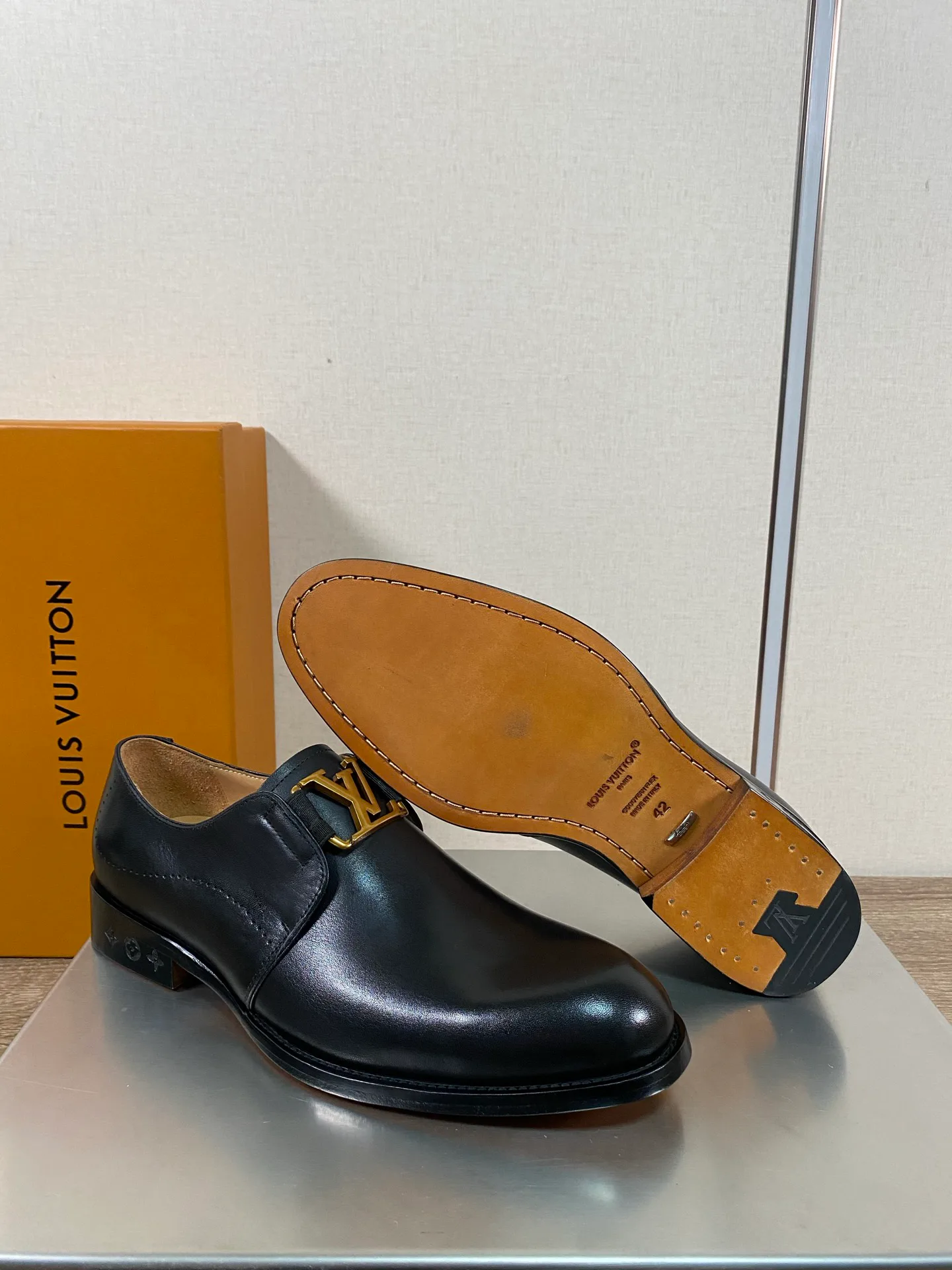 Men's Loafers And Dress Shoes LOUIS VUITTON 18078687