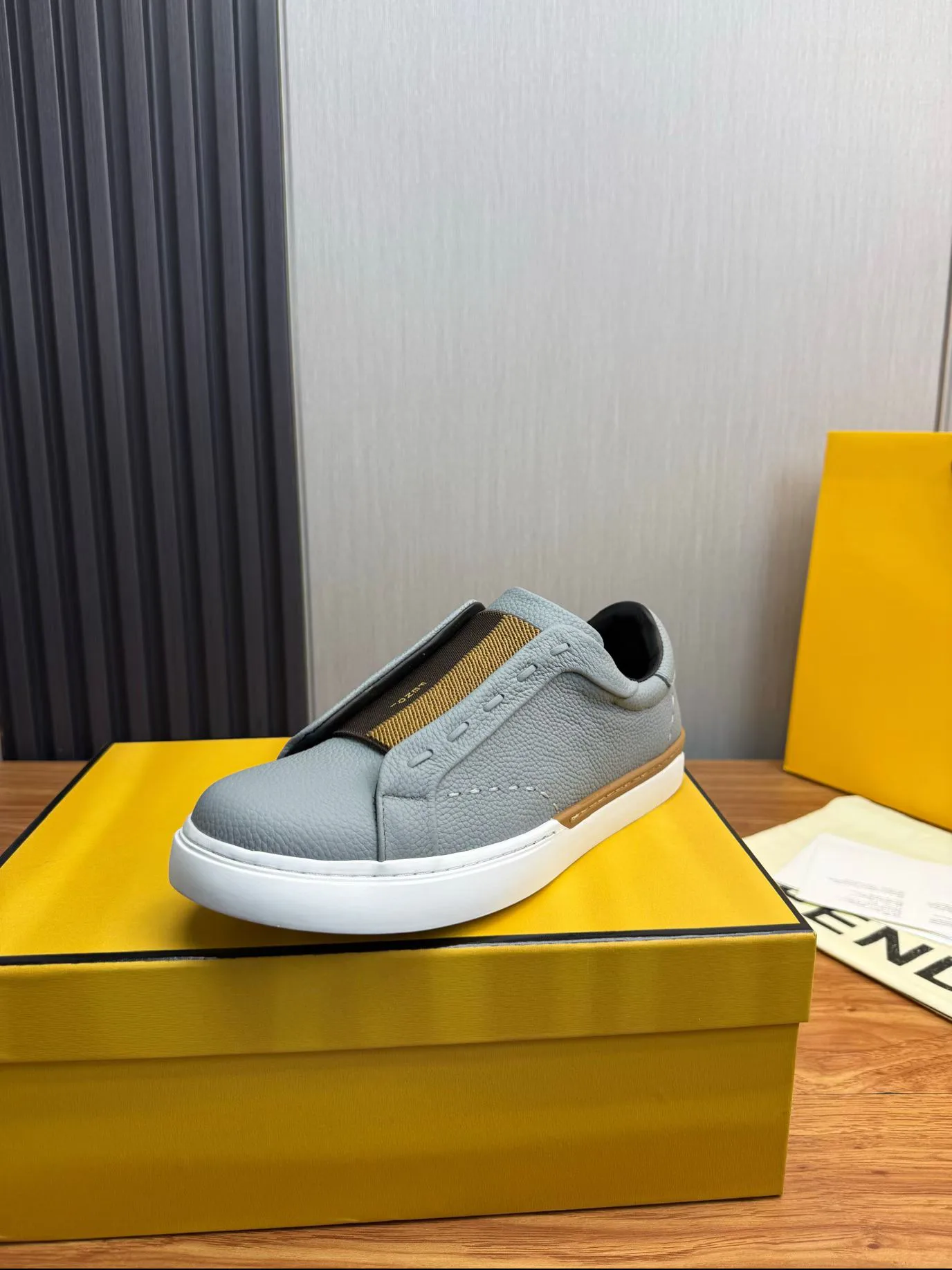 Women's Sneakers FENDI 18103055