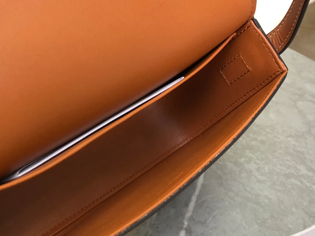 Women's Classic Handbags CELINE 18210840