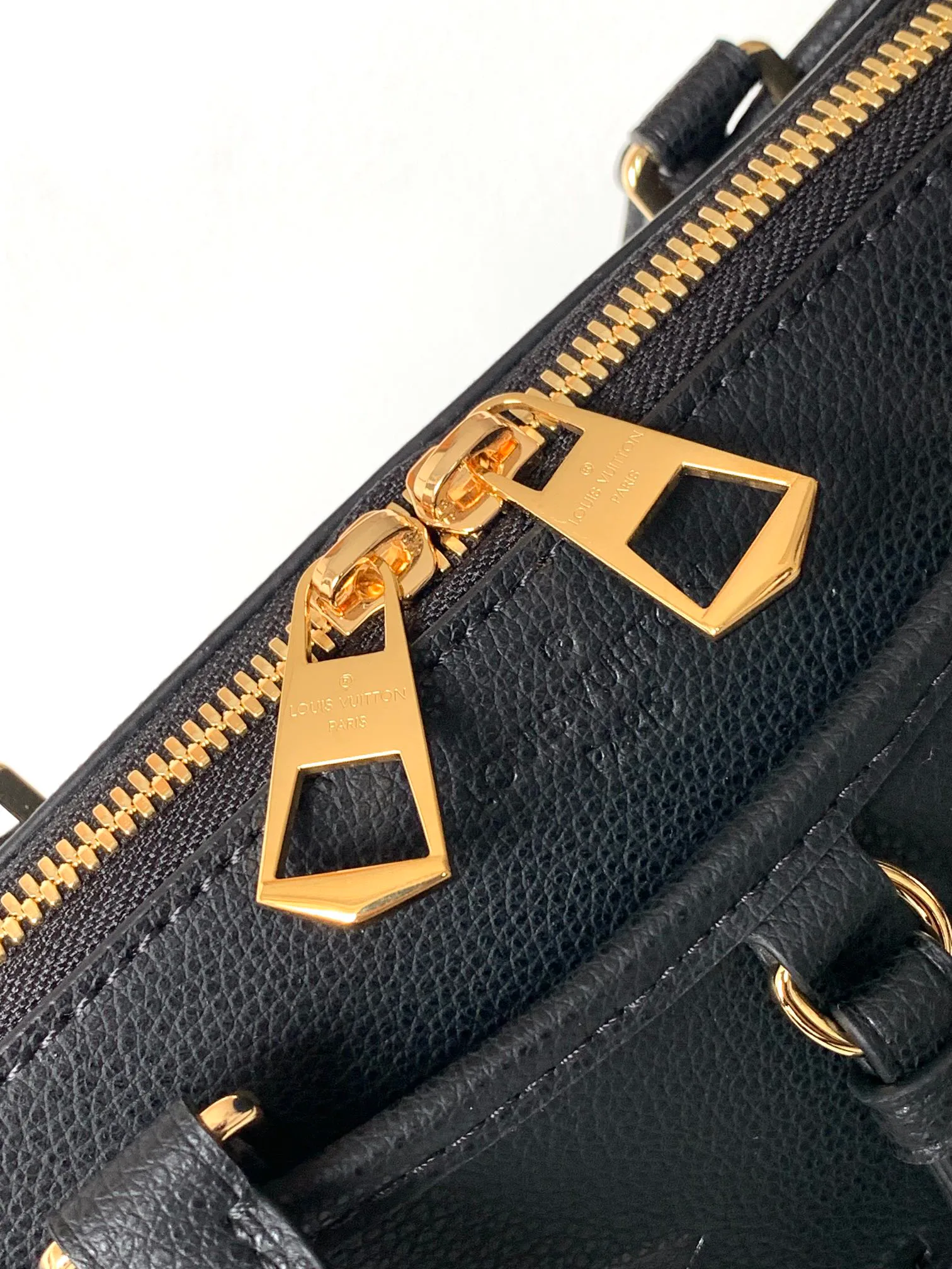 Women's Classic Handbags LOUIS VUITTON 17949172