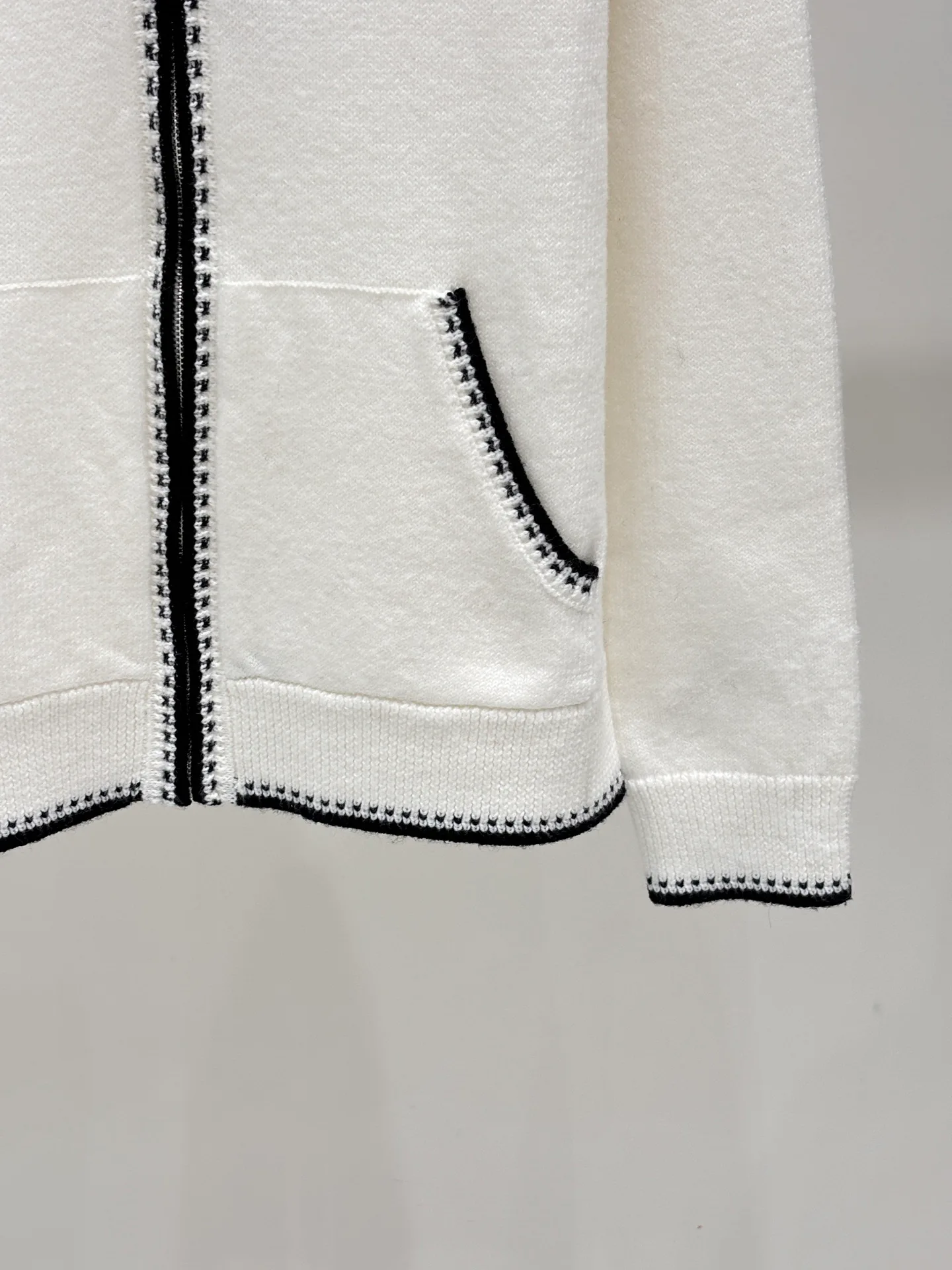 Women's Jumpers And Sweaters CHANEL 18032622