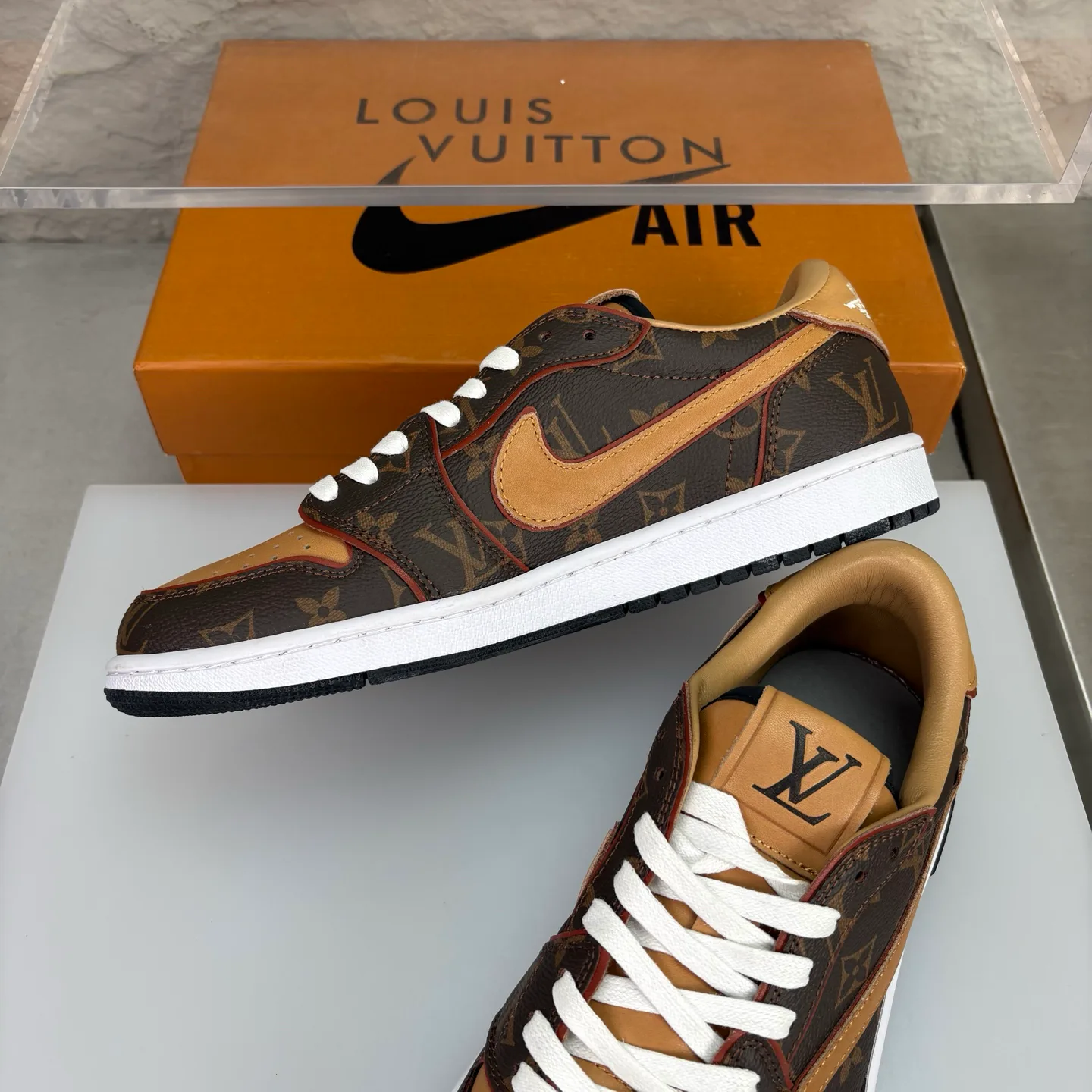 Women's Sneakers LOUIS VUITTON 18351608