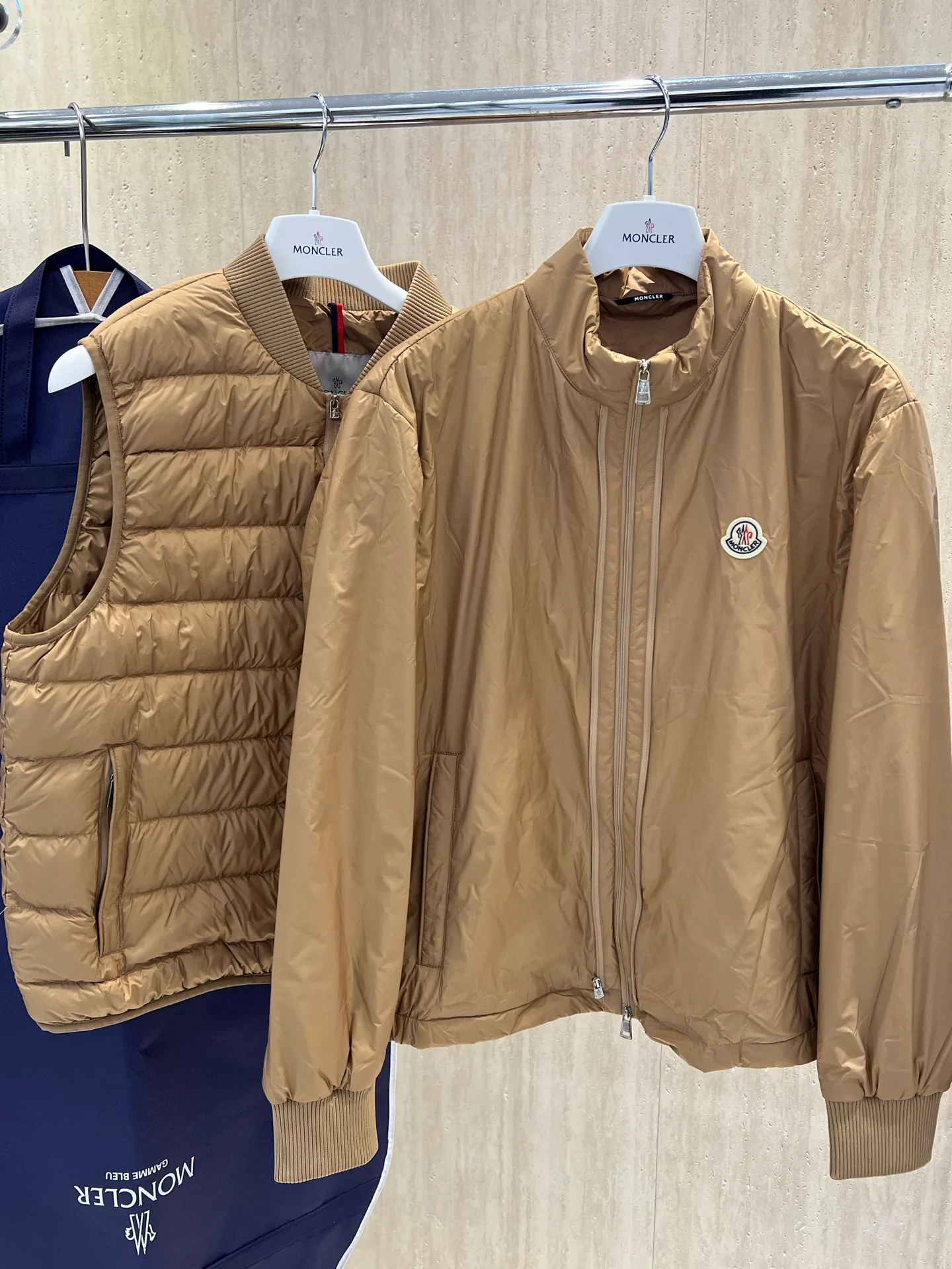 Women's Jackets And Down Jackets MONCLER 18264465