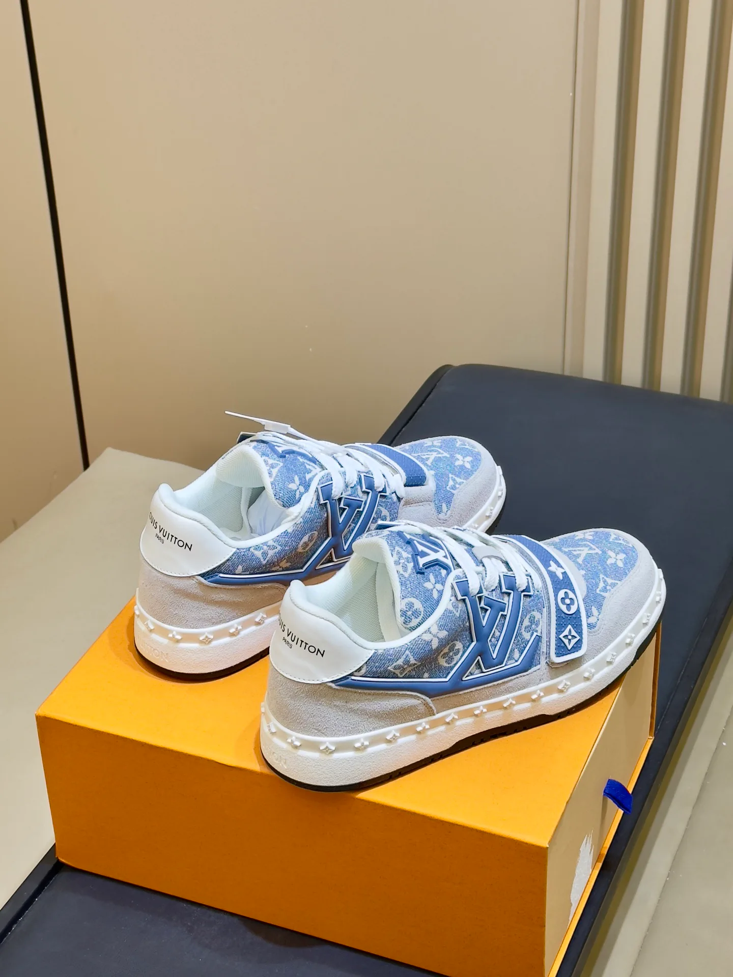 Men's Sneakers LOUIS VUITTON 18073548