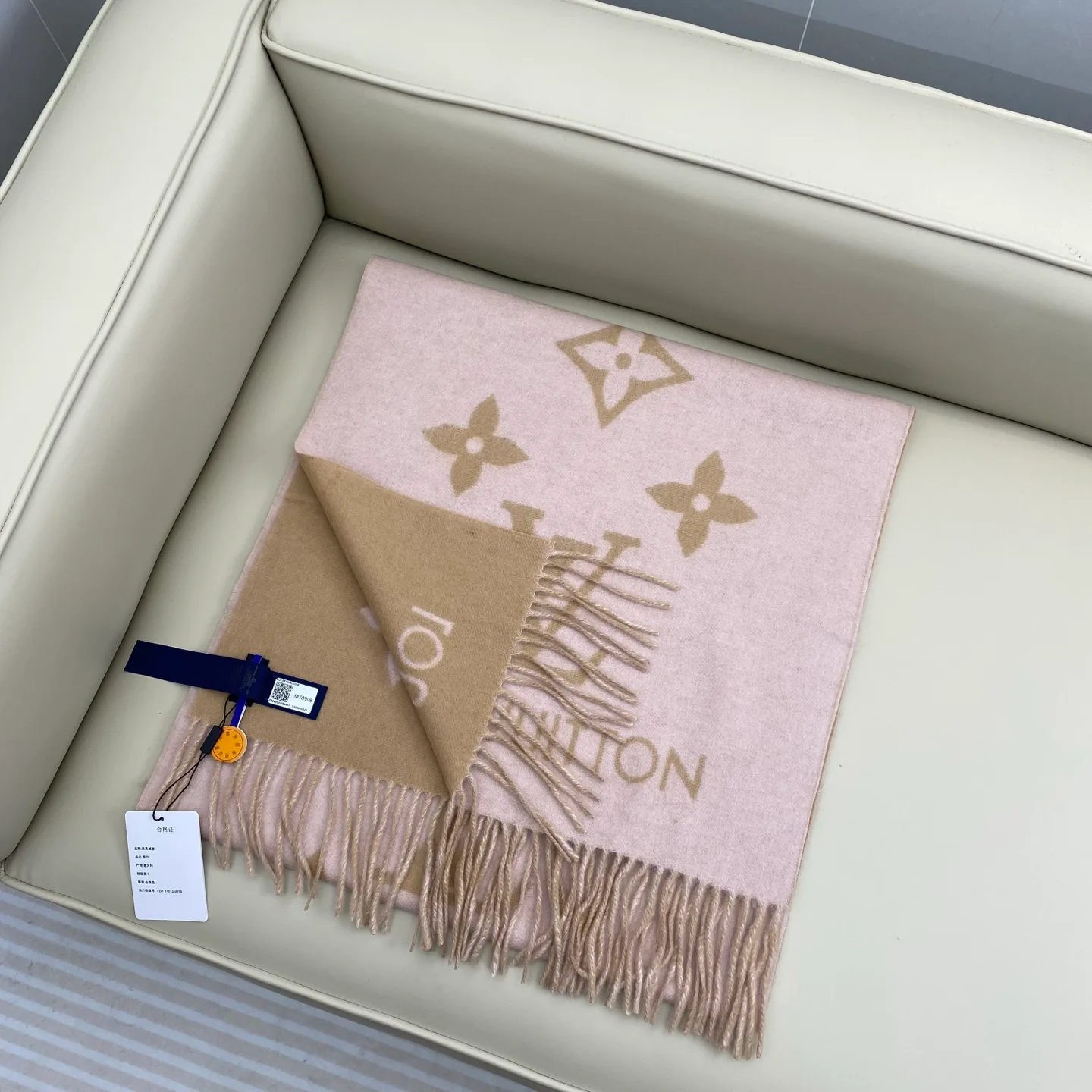 Scarves LOUIS VUITTON 18105572